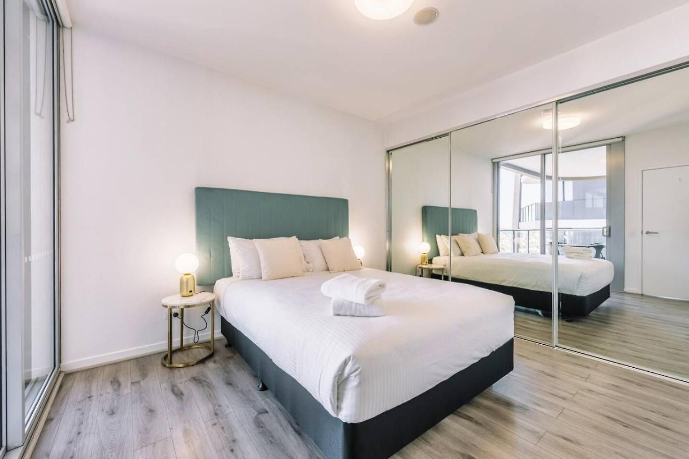 Tranquil 2 Bedroom Between Art And Sky *