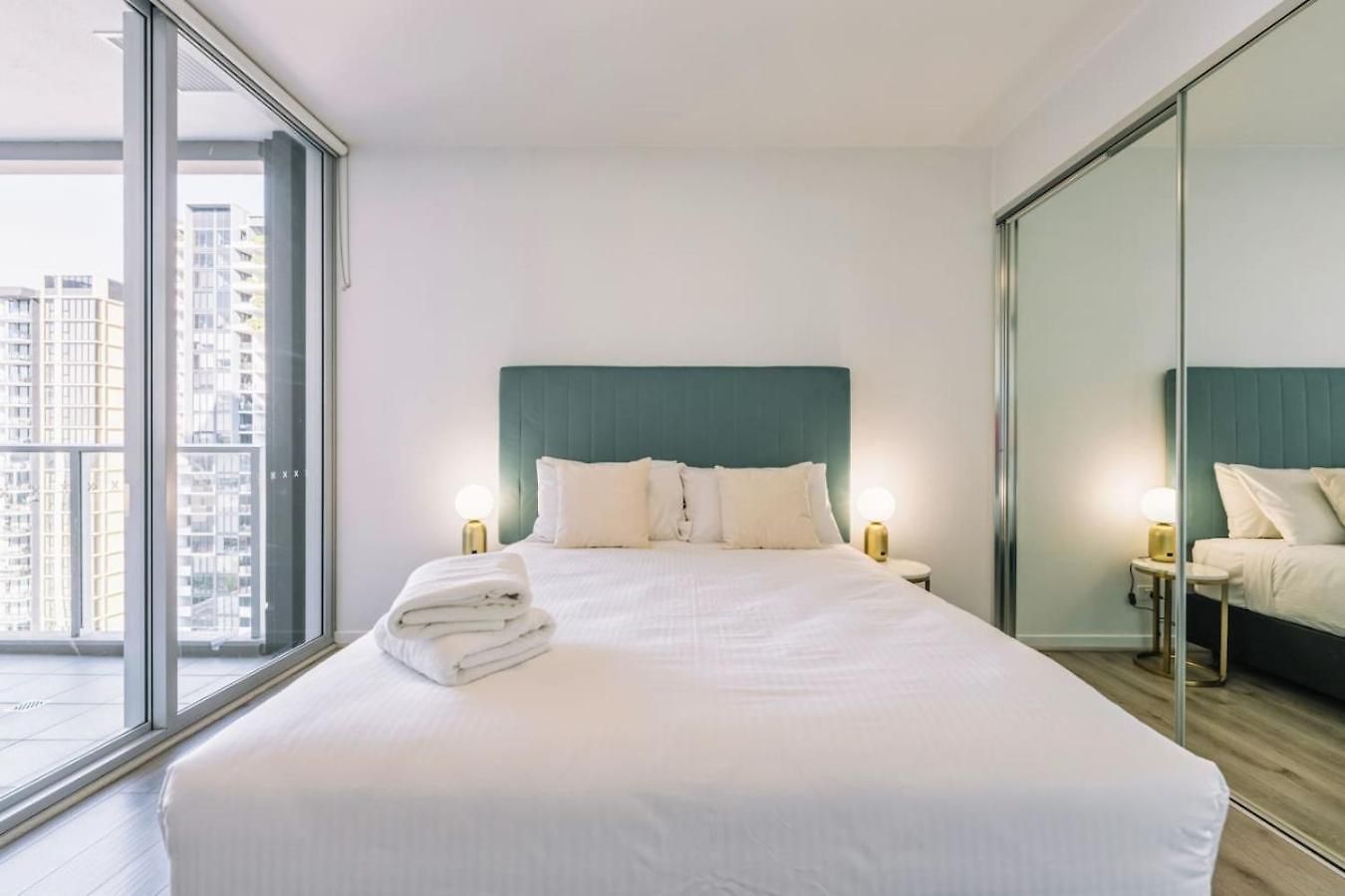 Tranquil 2 Bedroom Between Art And Sky * Brisbane