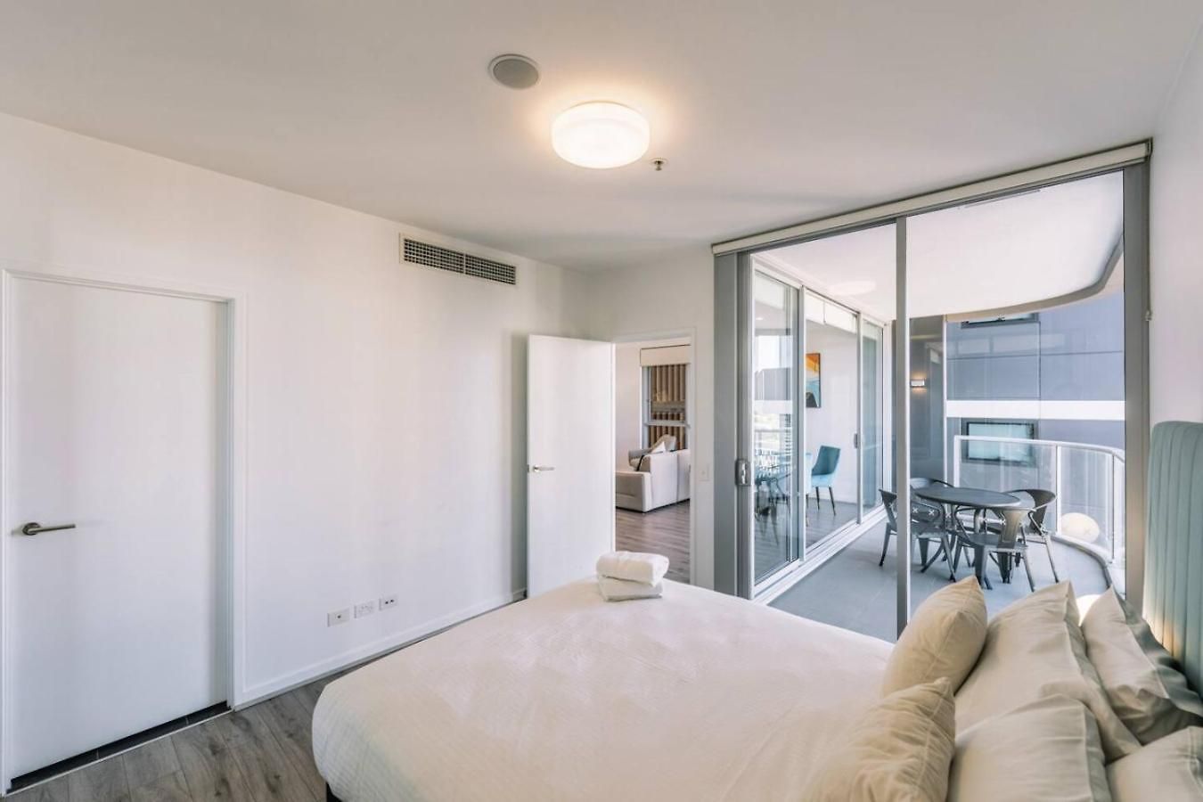 Apartment Tranquil 2 Bedroom Between Art And Sky