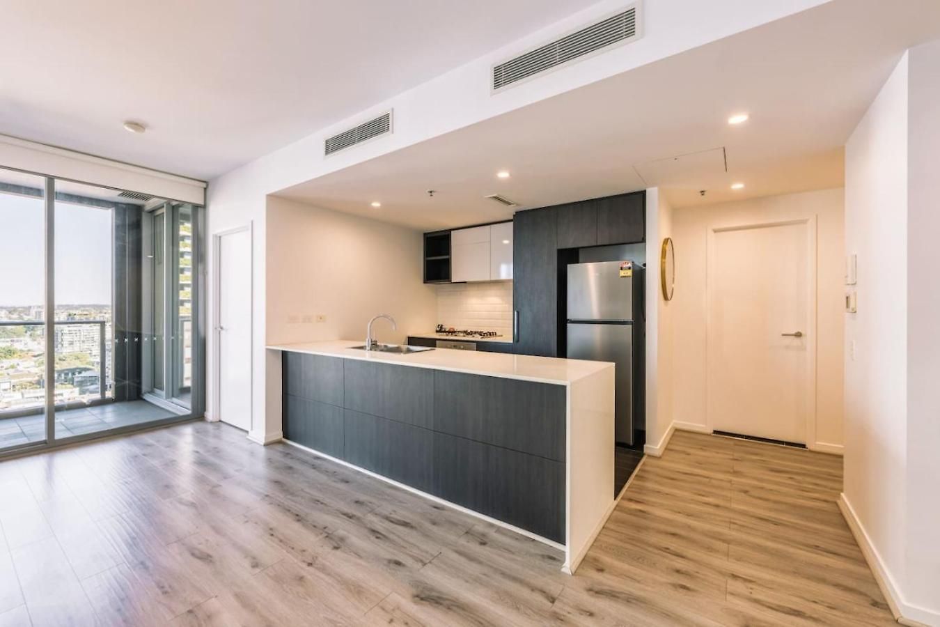 Tranquil 2 Bedroom Between Art And Sky * Brisbane