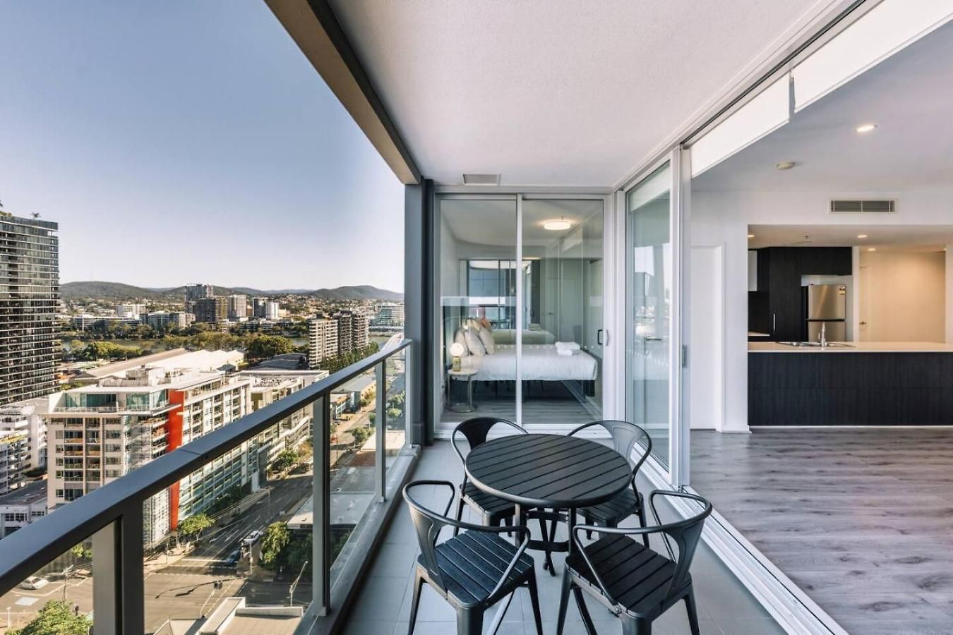 Apartment Tranquil 2 Bedroom Between Art And Sky