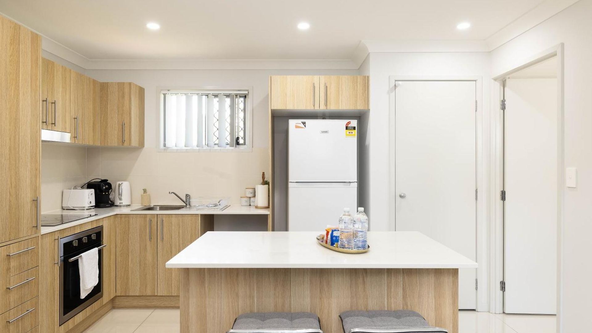 Smart Self Check-in - Freney Park Apartment *