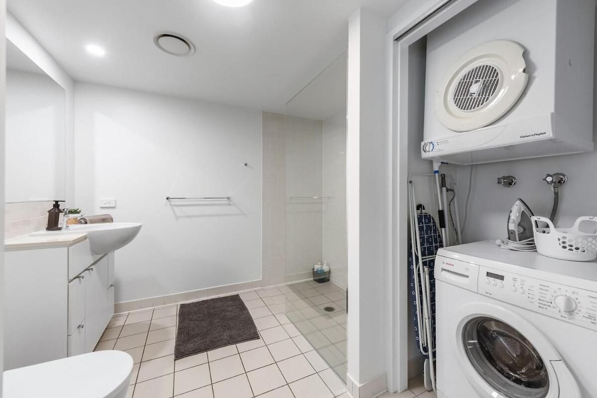 Hot In The 2bed-2bath-2car-study-pool-views * Brisbane