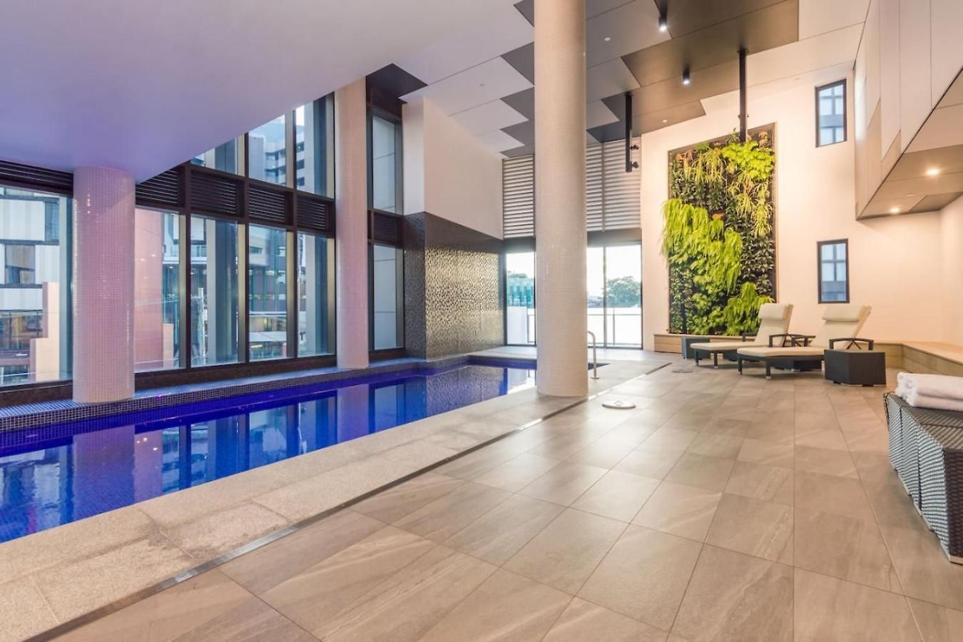 Stunning River Views 2b Brisbane