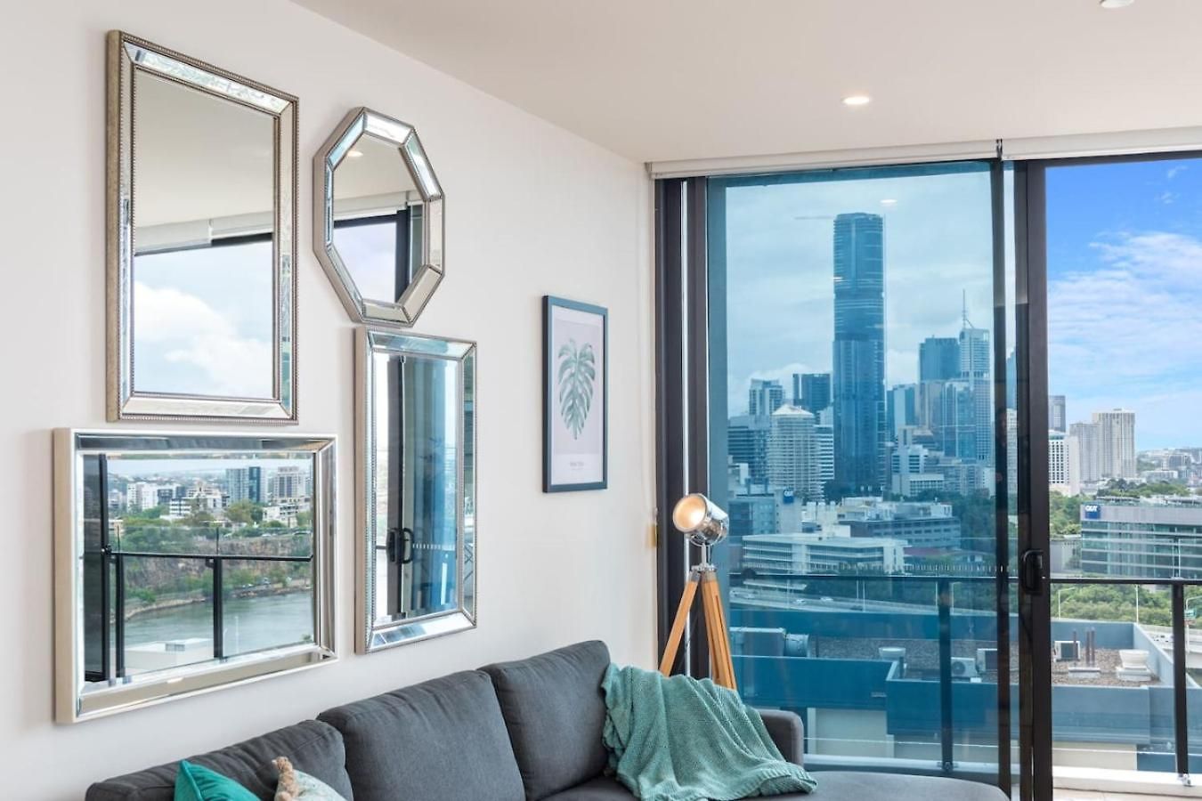 Stunning River Views 2b Brisbane