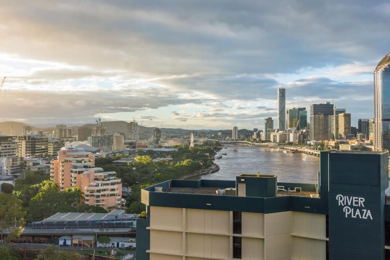 Stunning River Views 2b Apartment Brisbane