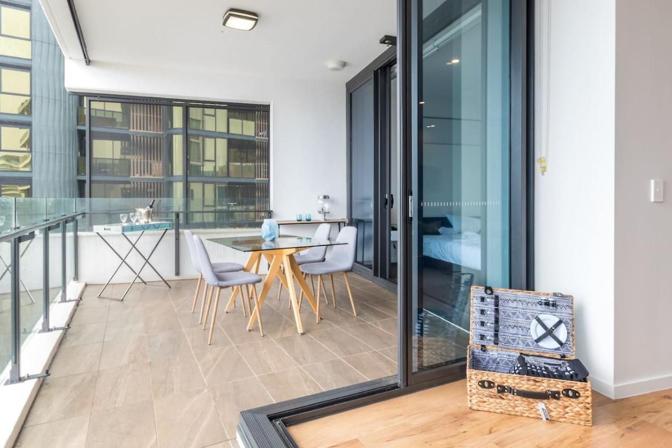 Apartment Stunning River Views 2b *