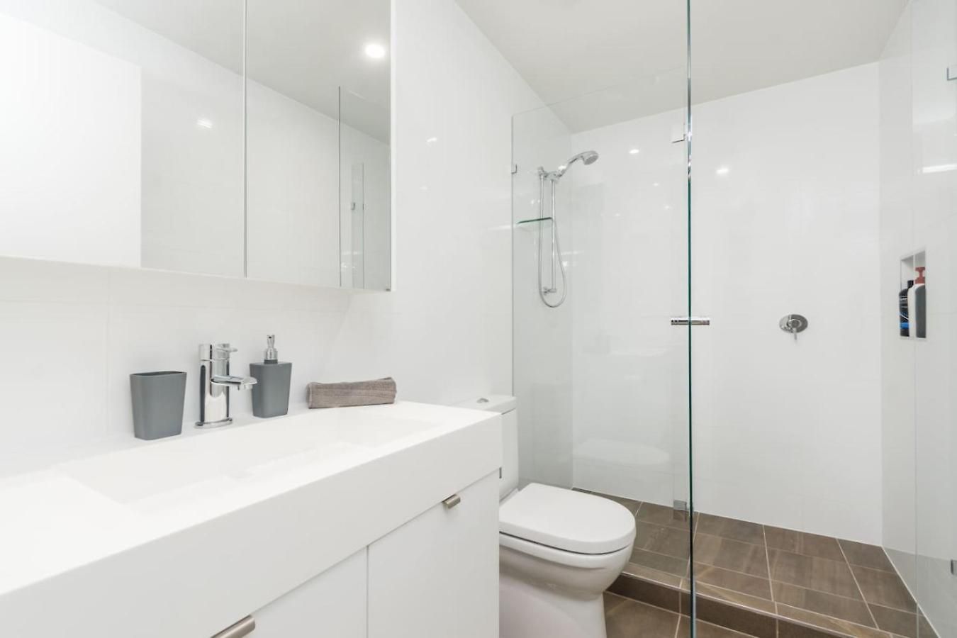 Apartment 1b Southbank. Parking. Long Term *