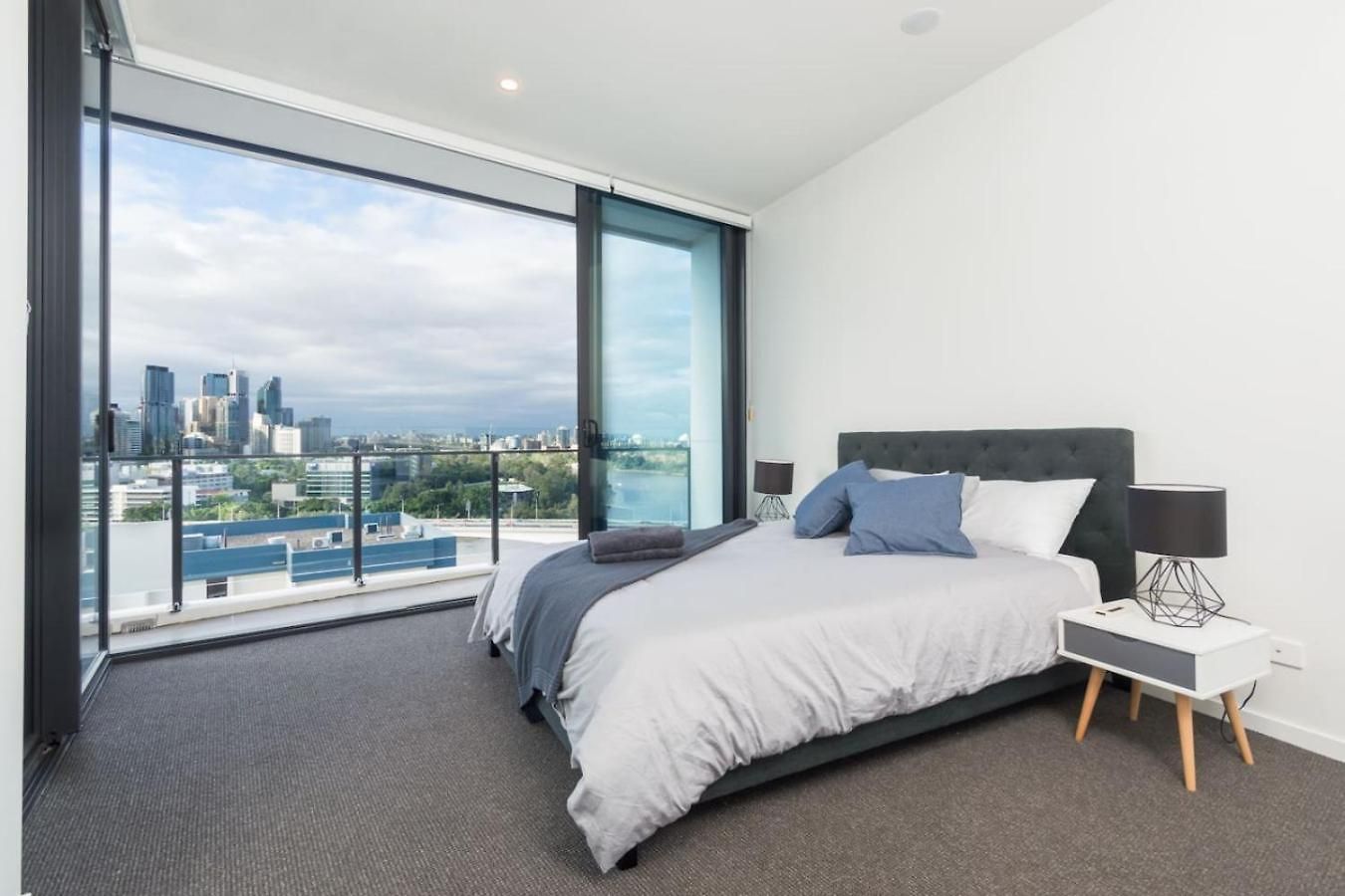 1b Southbank. Parking. Long Term