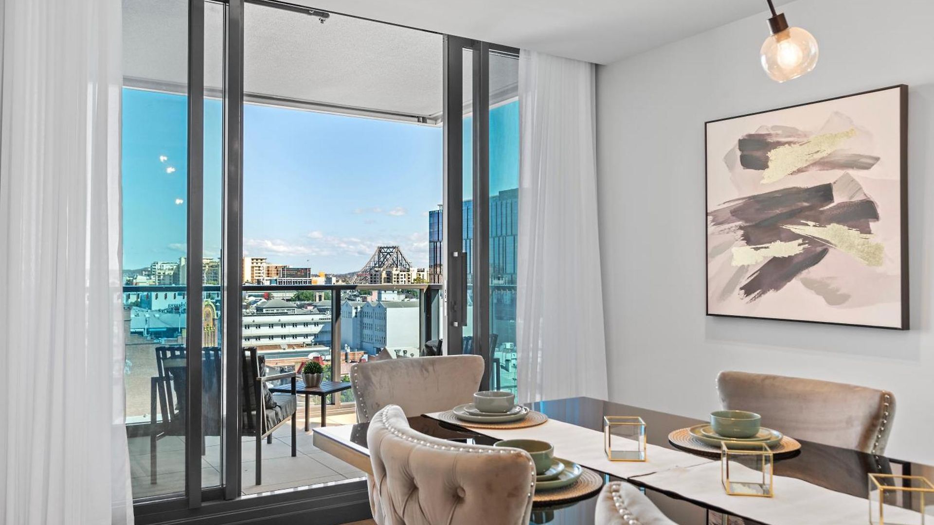 Apartment Luxe 3br With Views, Car Park And Rooftop Pool
