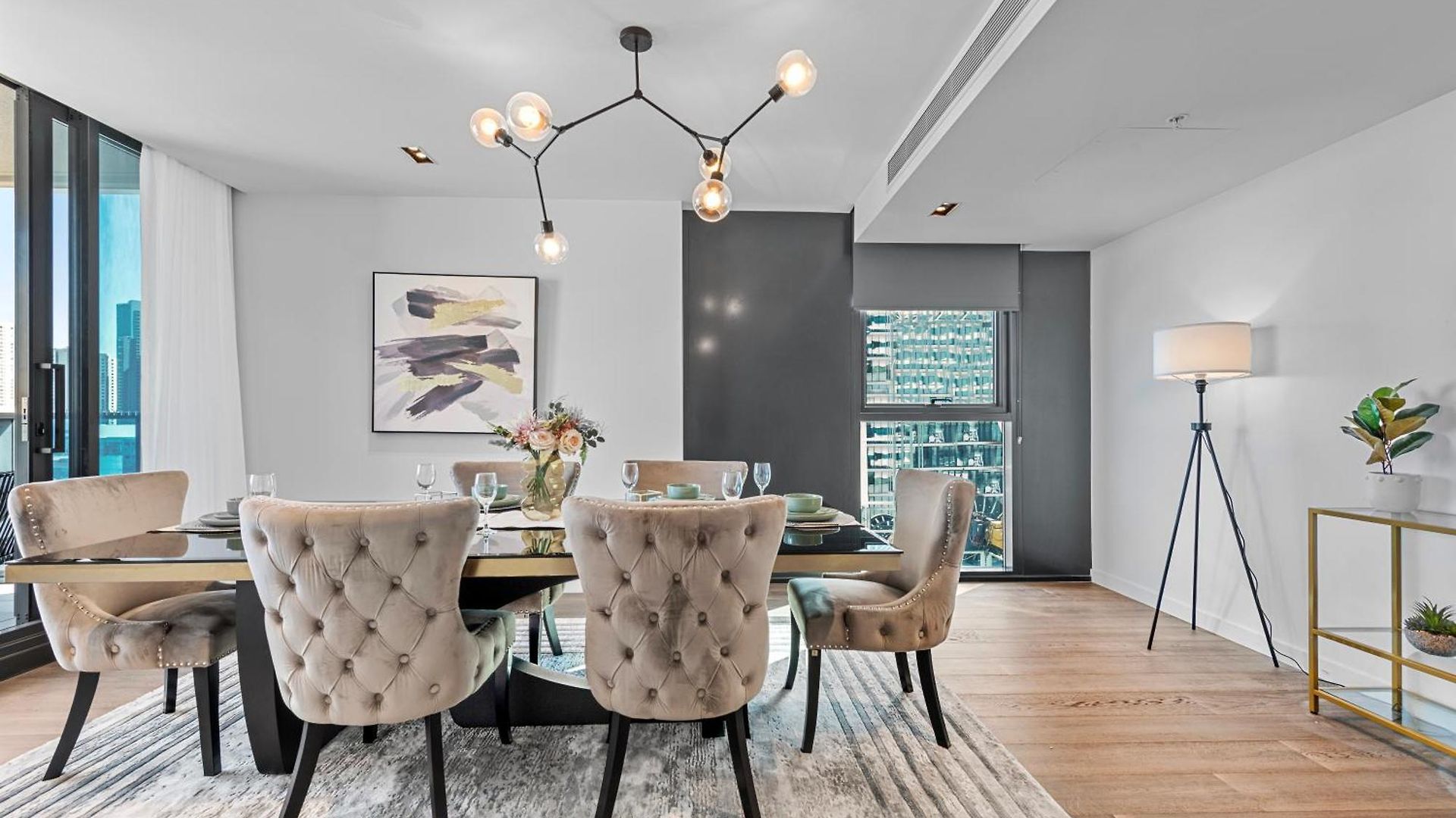 Luxe 3br With Views, Car Park And Rooftop Pool Apartment Brisbane