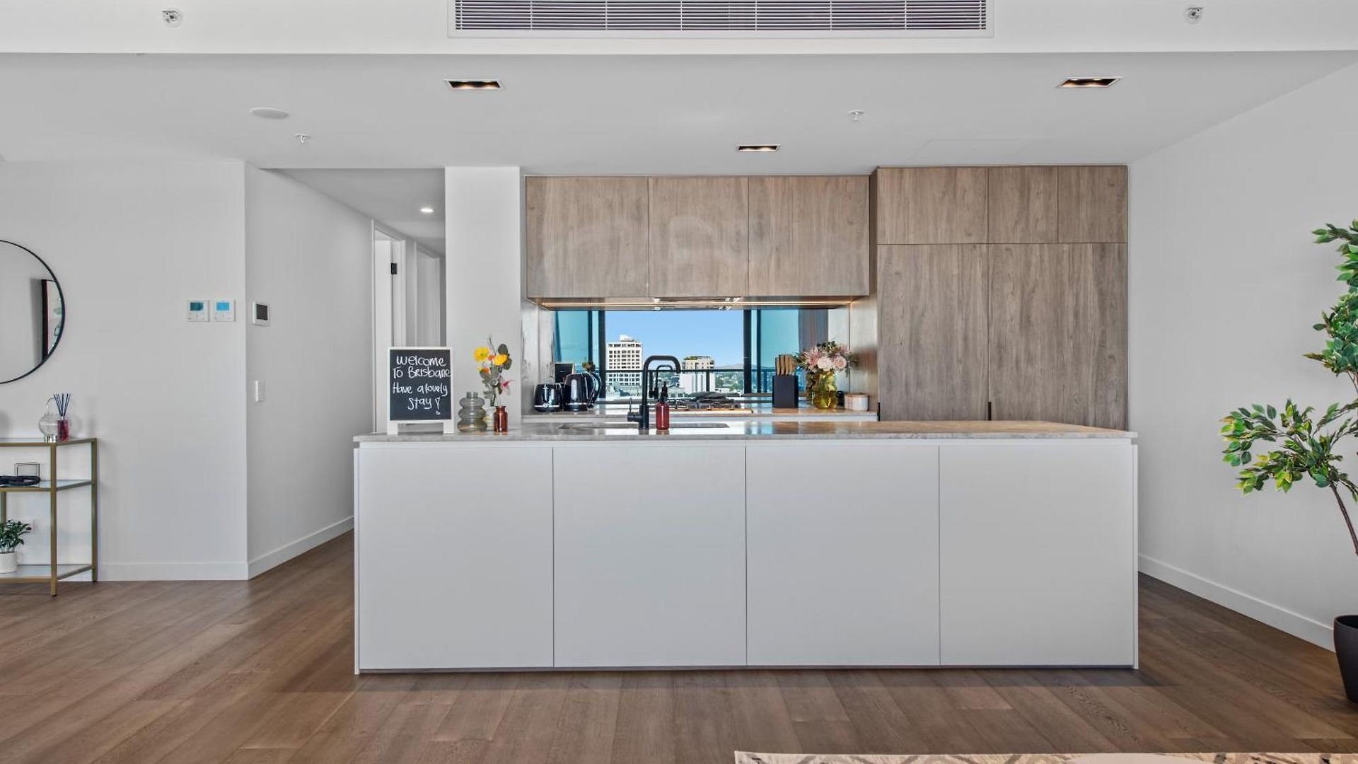 Luxe 3br With Views, Car Park And Rooftop Pool * Brisbane