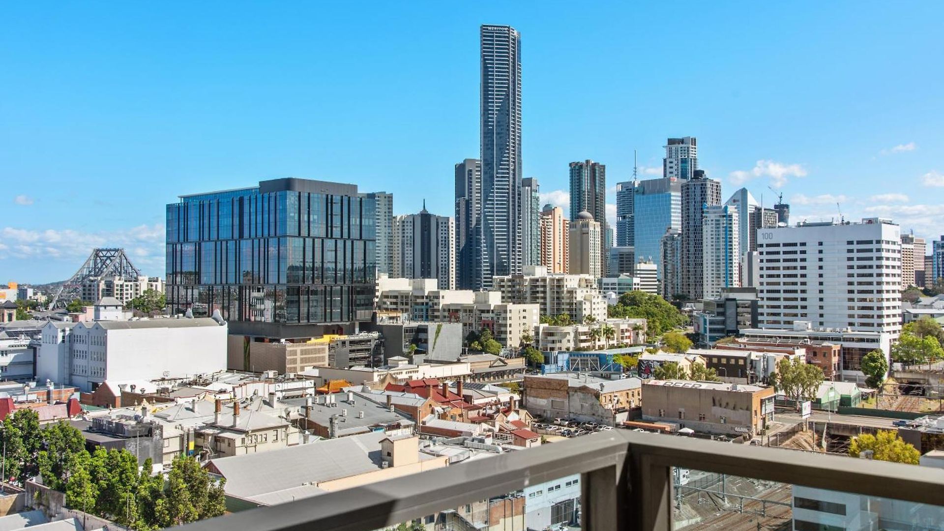 Apartment Luxe 3br With Views, Car Park And Rooftop Pool