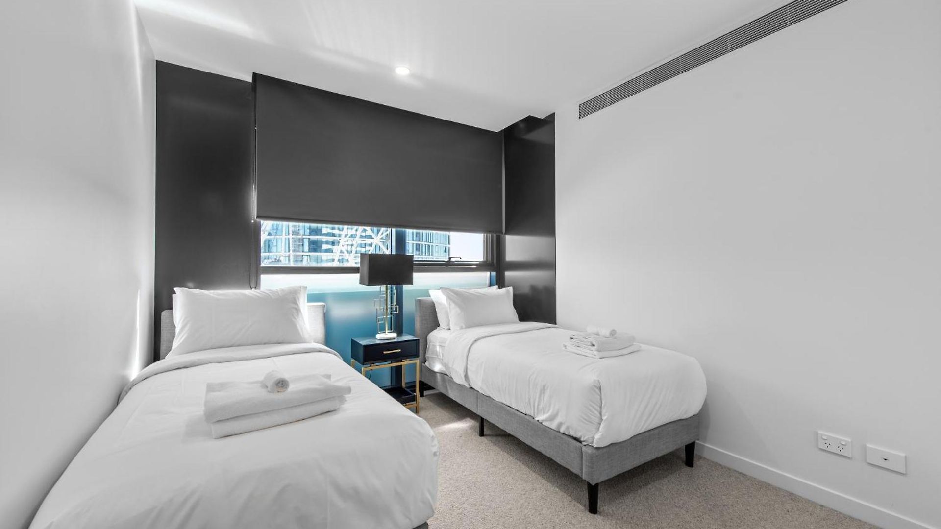 Apartment Luxe 3br With Views, Car Park And Rooftop Pool *