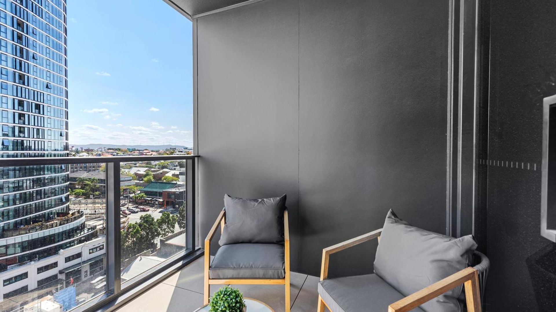Luxe 3br With Views, Car Park And Rooftop Pool * Brisbane