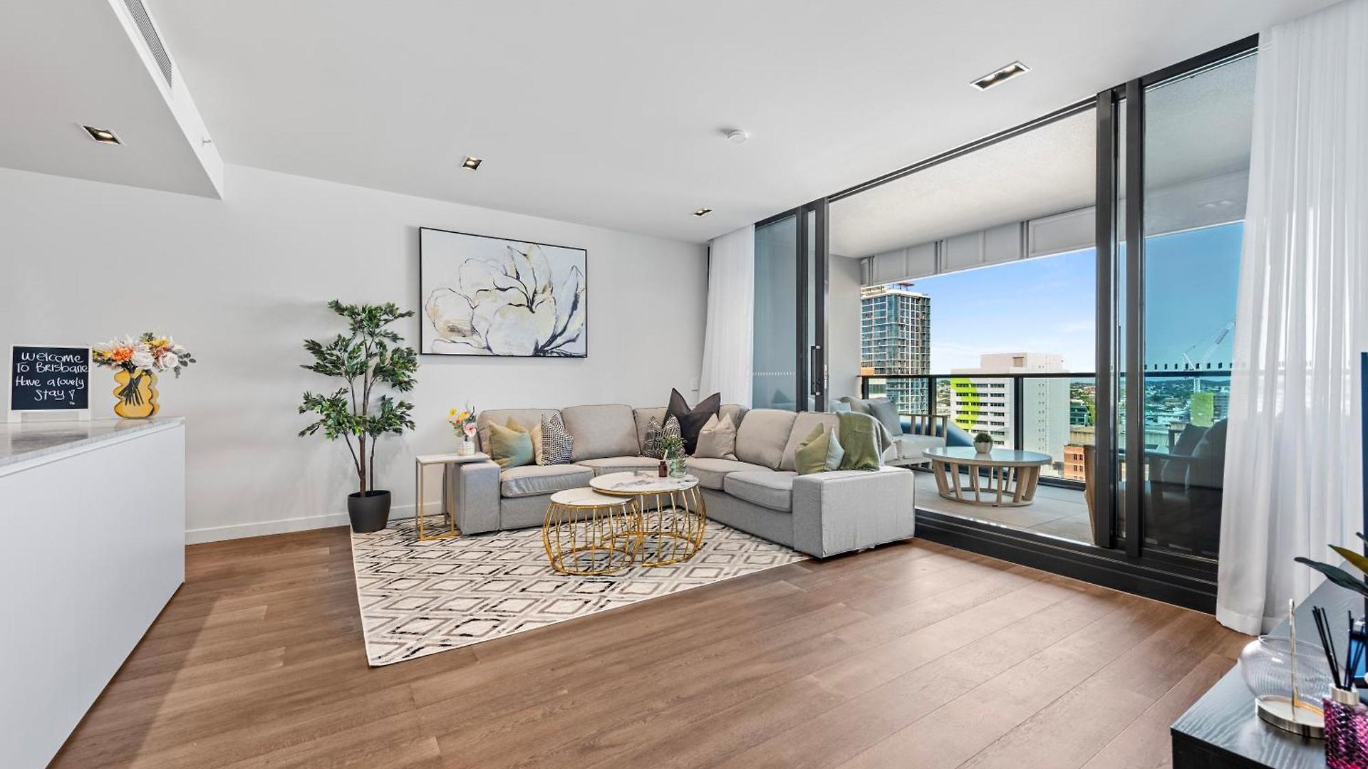 Apartment Luxe 3br With Views, Car Park And Rooftop Pool *