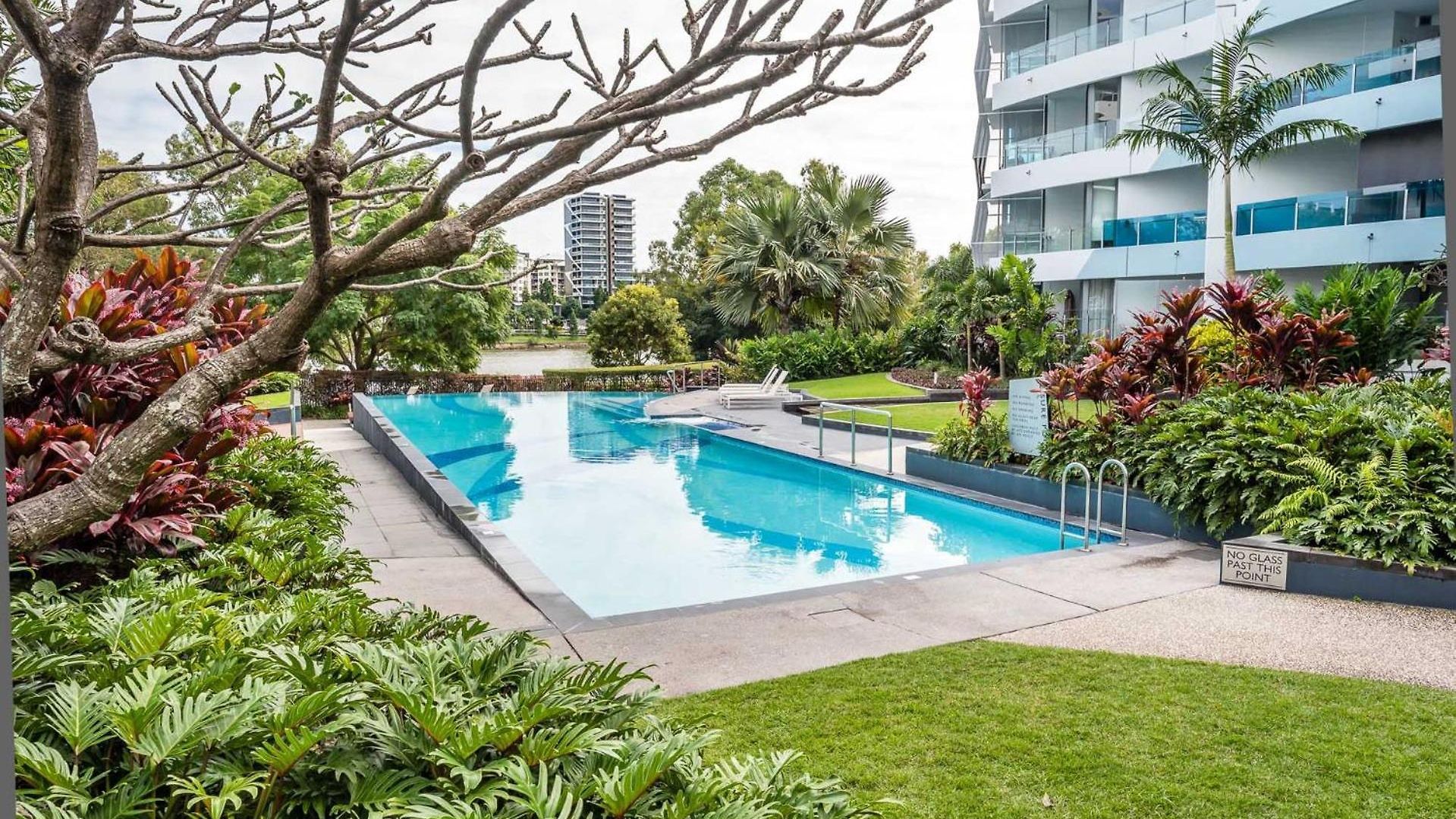 Apartment Riverside At Wateredge West End *