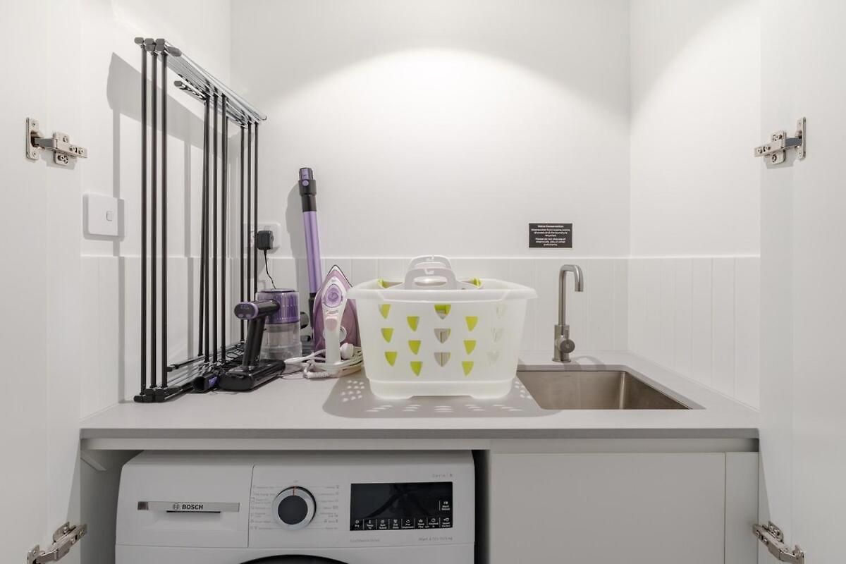 Apartment Diamonds Are Forever 1bed-1bath-parking-views Brisbane