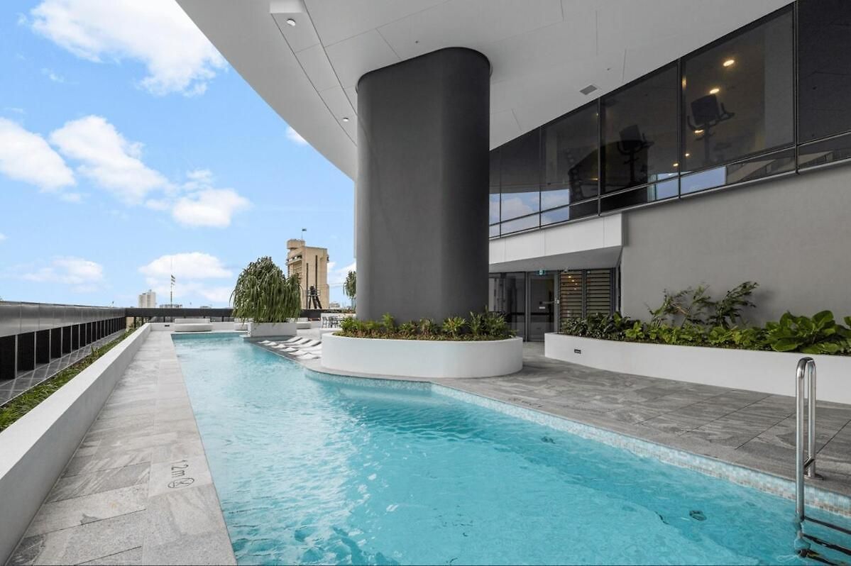 Diamonds Are Forever 1bed-1bath-parking-views *
