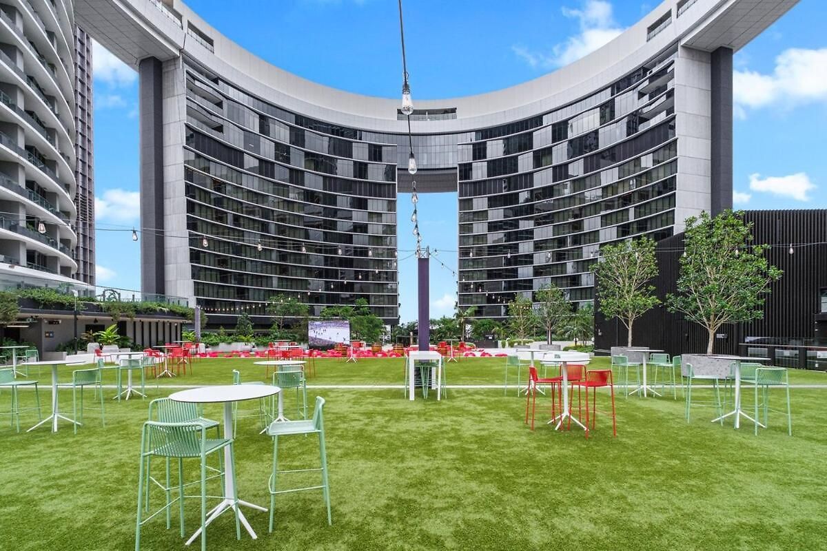 Diamonds Are Forever 1bed-1bath-parking-views Apartment *