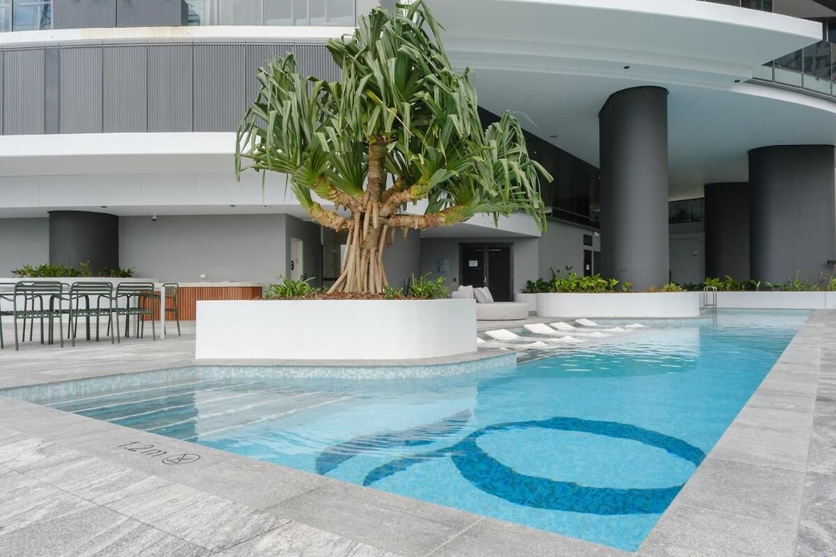 Diamonds Are Forever 1bed-1bath-parking-views Apartment