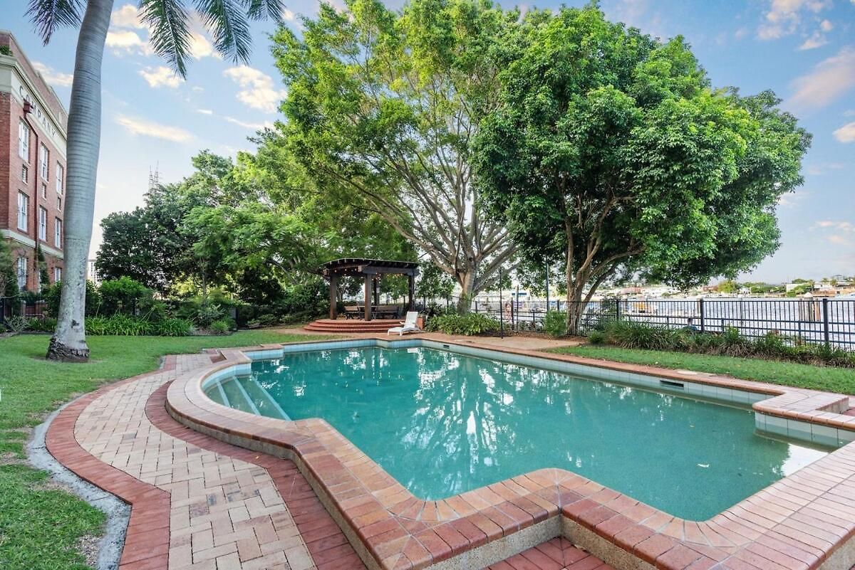 Woolstore Style - 2bed-2bath-1car - Teneriffe