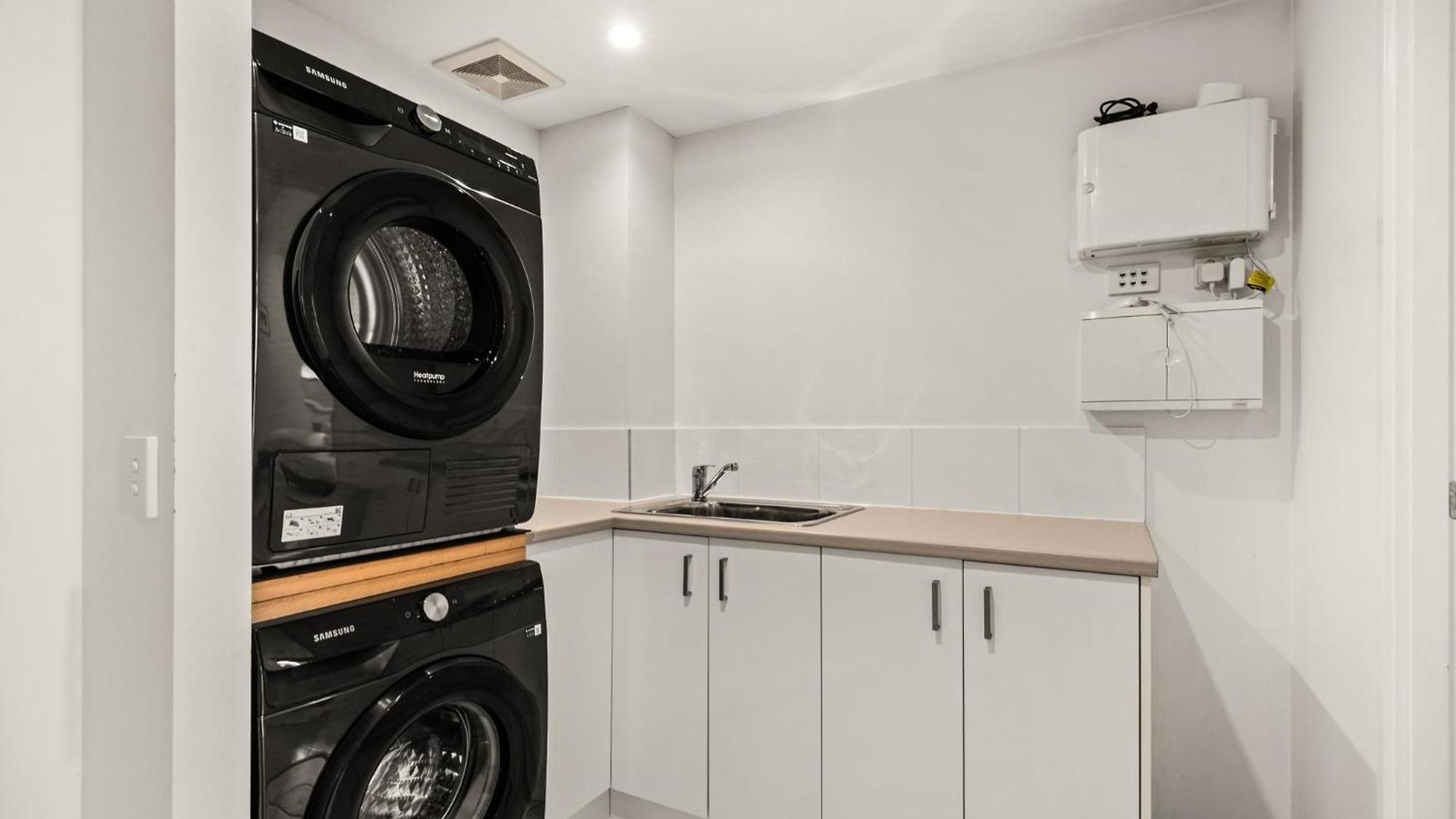 Modern 2-bed With Gym & Sauna Access *