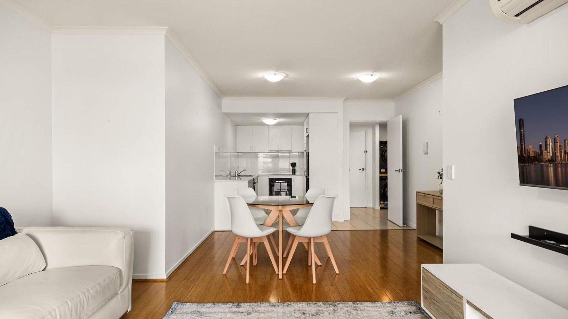 Apartment Modern 2-bed With Gym & Sauna Access