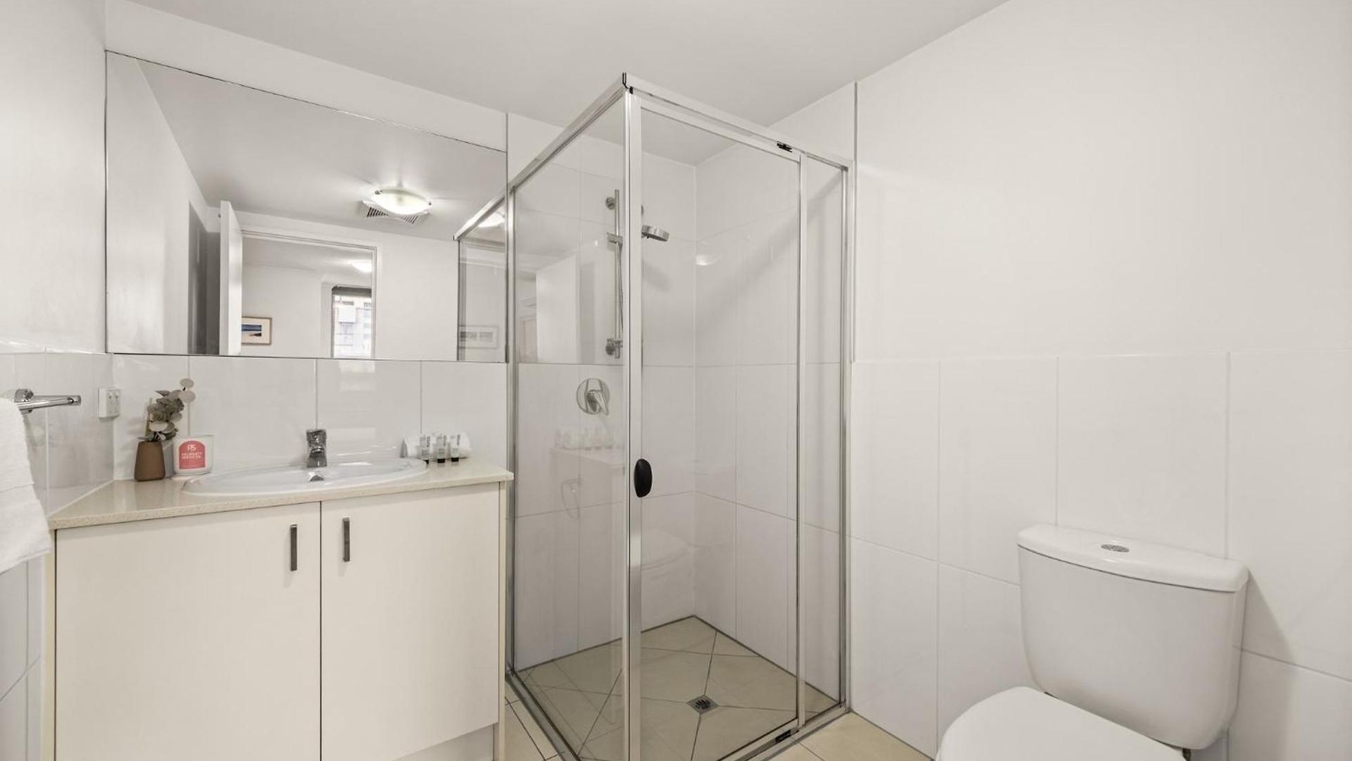 Apartment Modern 2-bed With Gym & Sauna Access Brisbane
