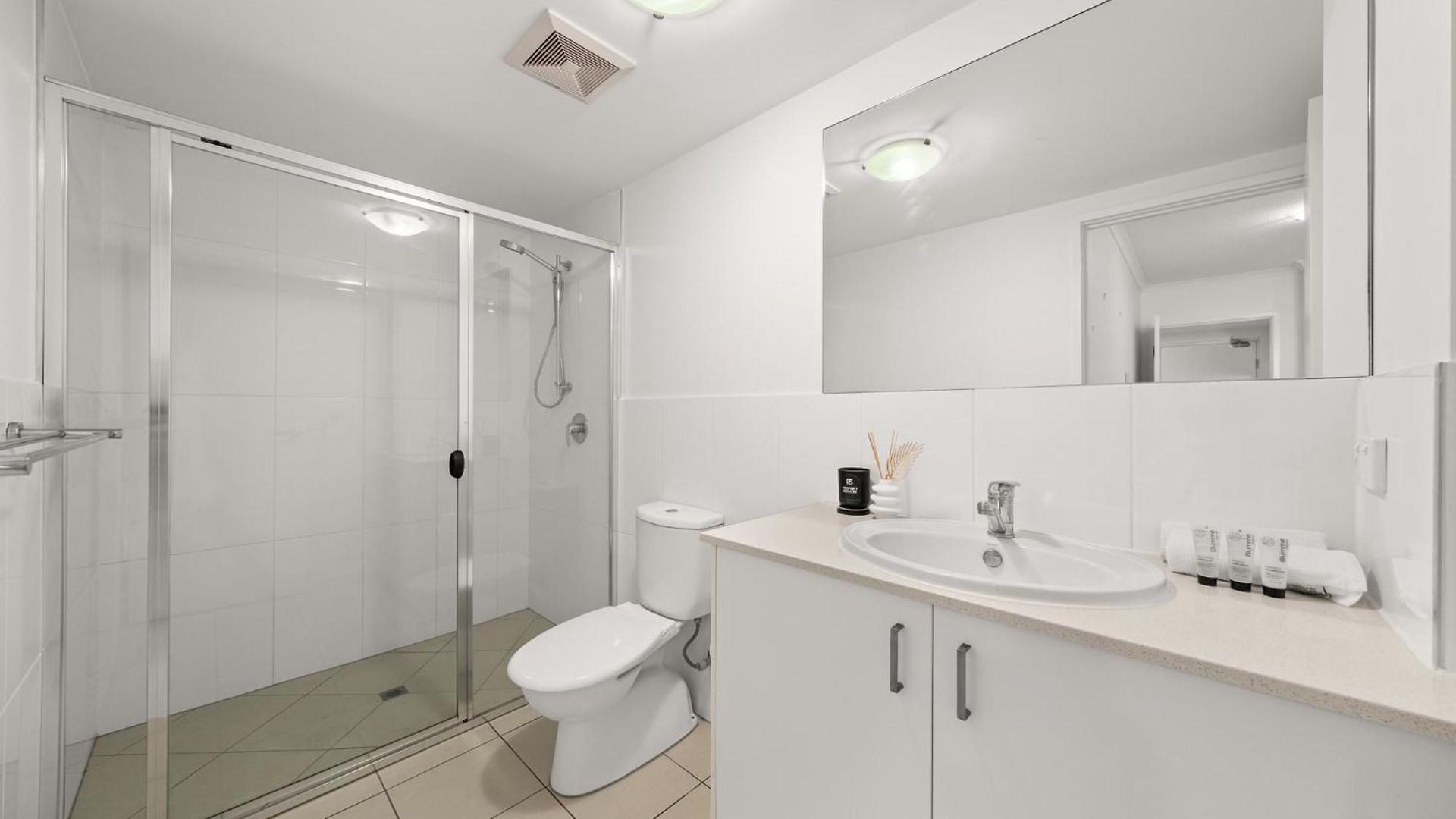 Modern 2-bed With Gym & Sauna Access Brisbane