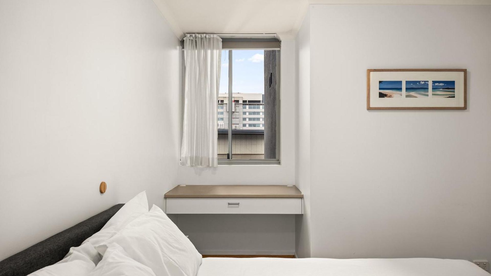 Modern 2-bed With Gym & Sauna Access Apartment