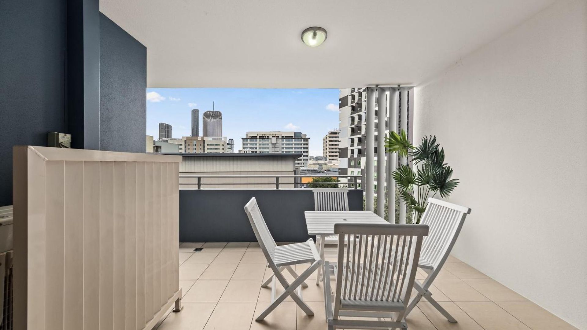 Modern 2-bed With Gym & Sauna Access Apartment *