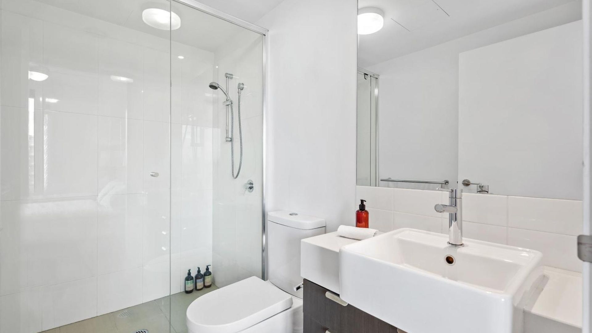 Apartment Spacious Valley Pad In Street Precinct