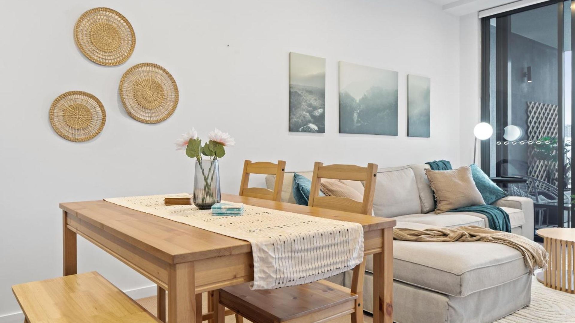 Apartment Spacious West End With Pool & Bbq Access