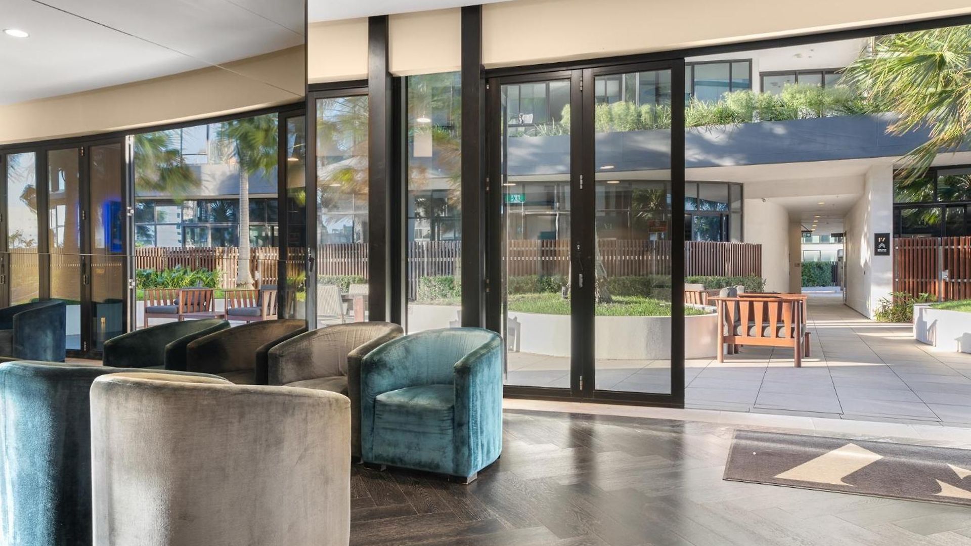 Escape With Balcony & Resort-style Amenities * Brisbane