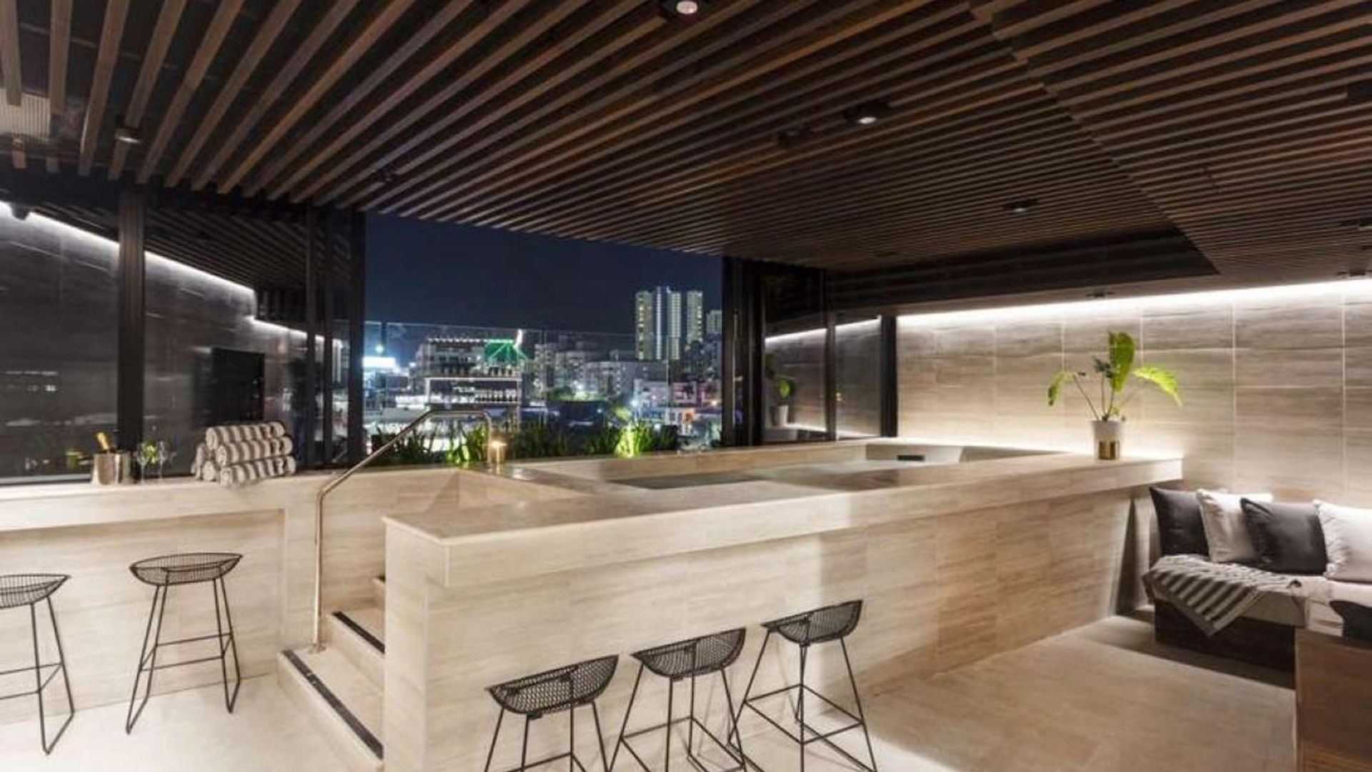 Apartment Escape With Balcony & Resort-style Amenities Brisbane