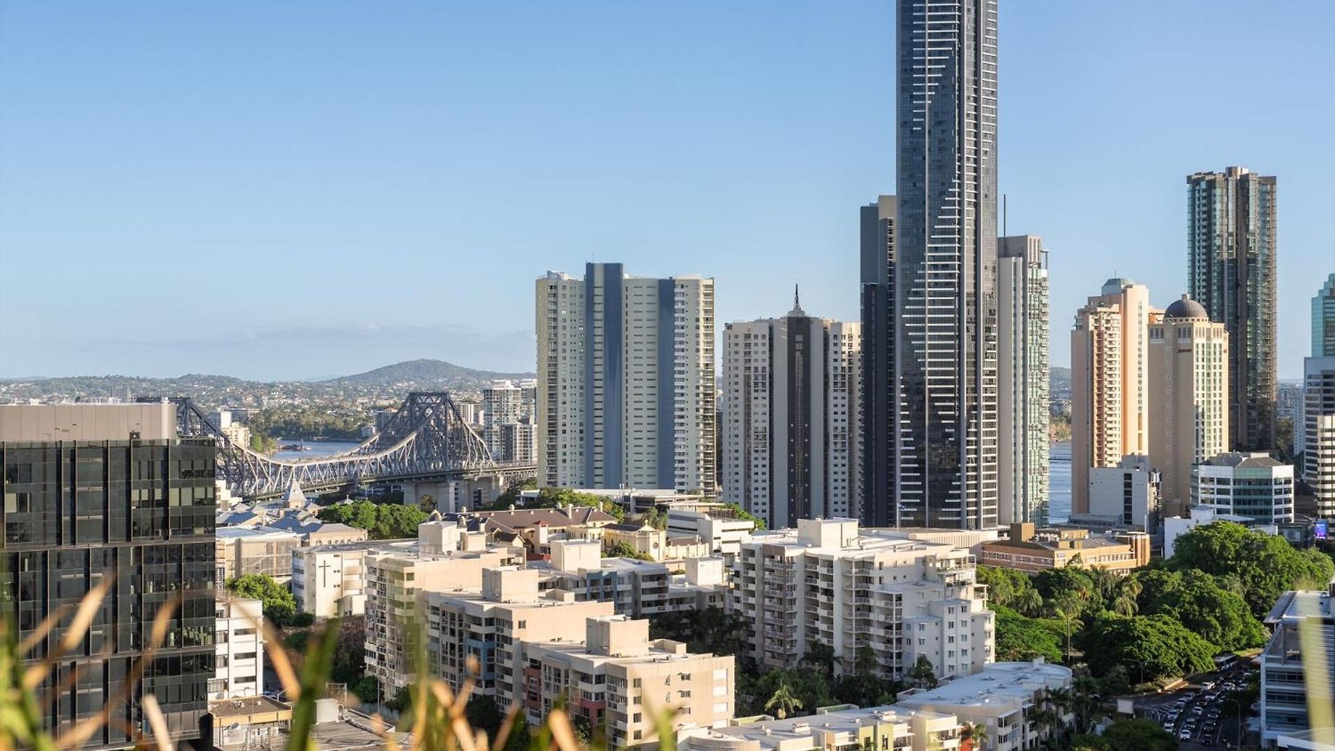 Apartment Escape With Balcony & Resort-style Amenities Brisbane