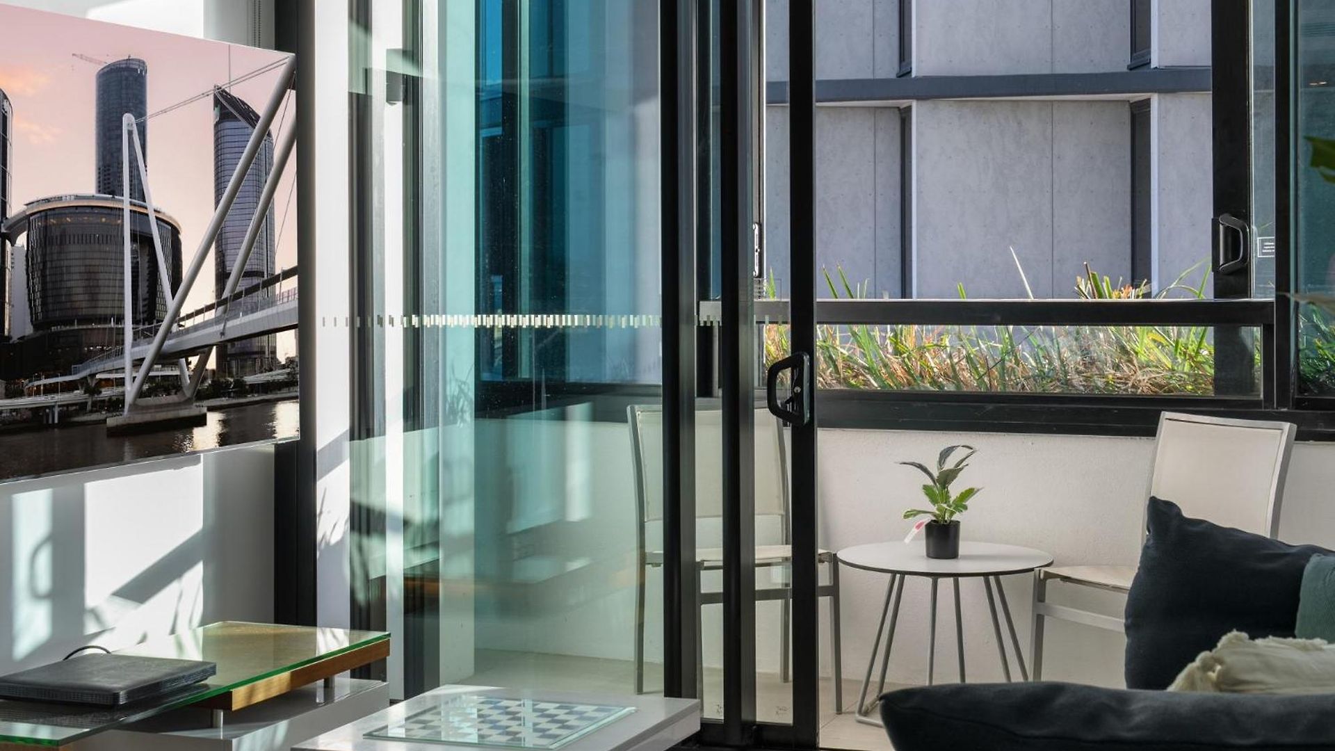 Apartment Escape With Balcony & Resort-style Amenities *