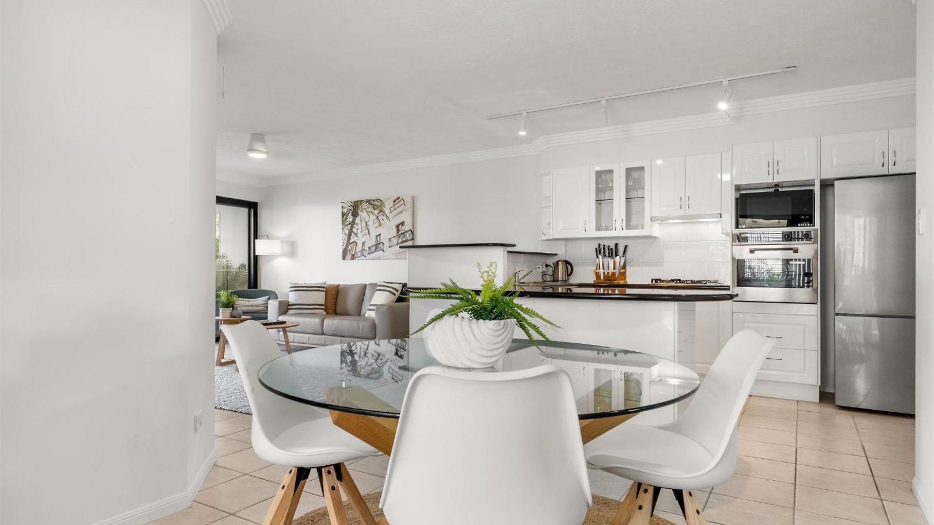 Oxlade Luxury Riverfront Apartment *