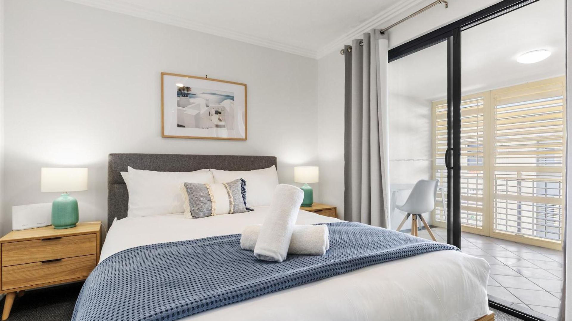 Oxlade Luxury Riverfront Apartment *
