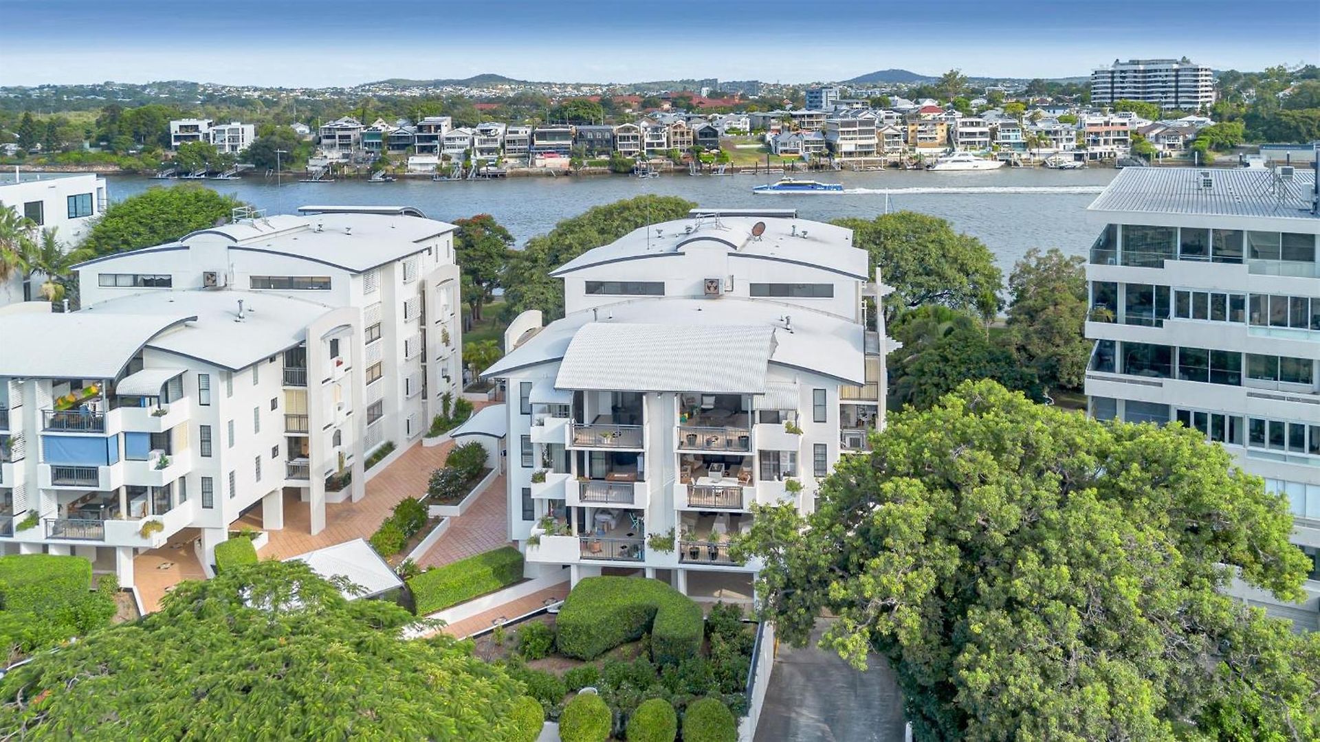 Oxlade Luxury Riverfront Brisbane