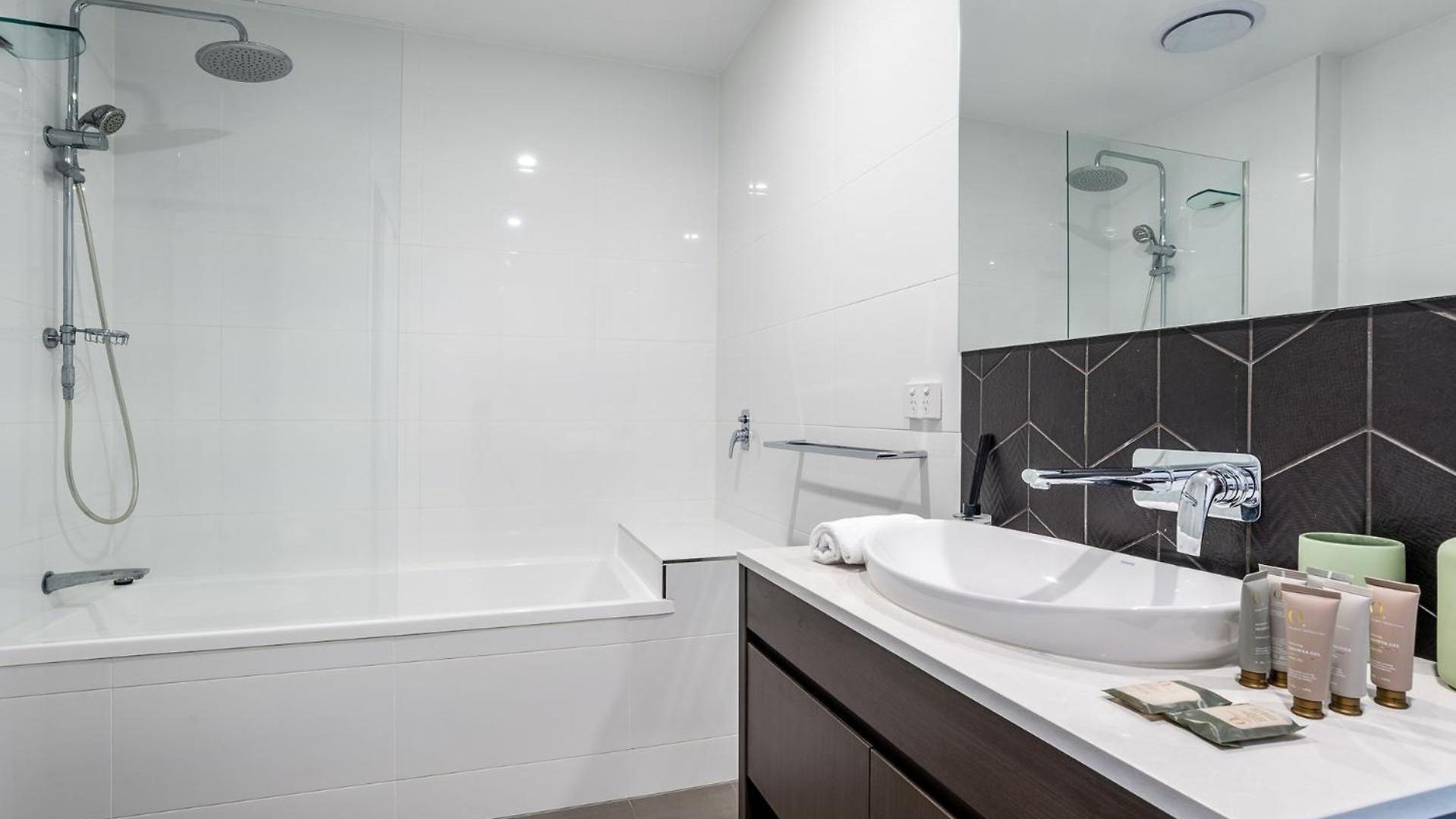 Russell St Retreat Stunning & Park Views Apartment *