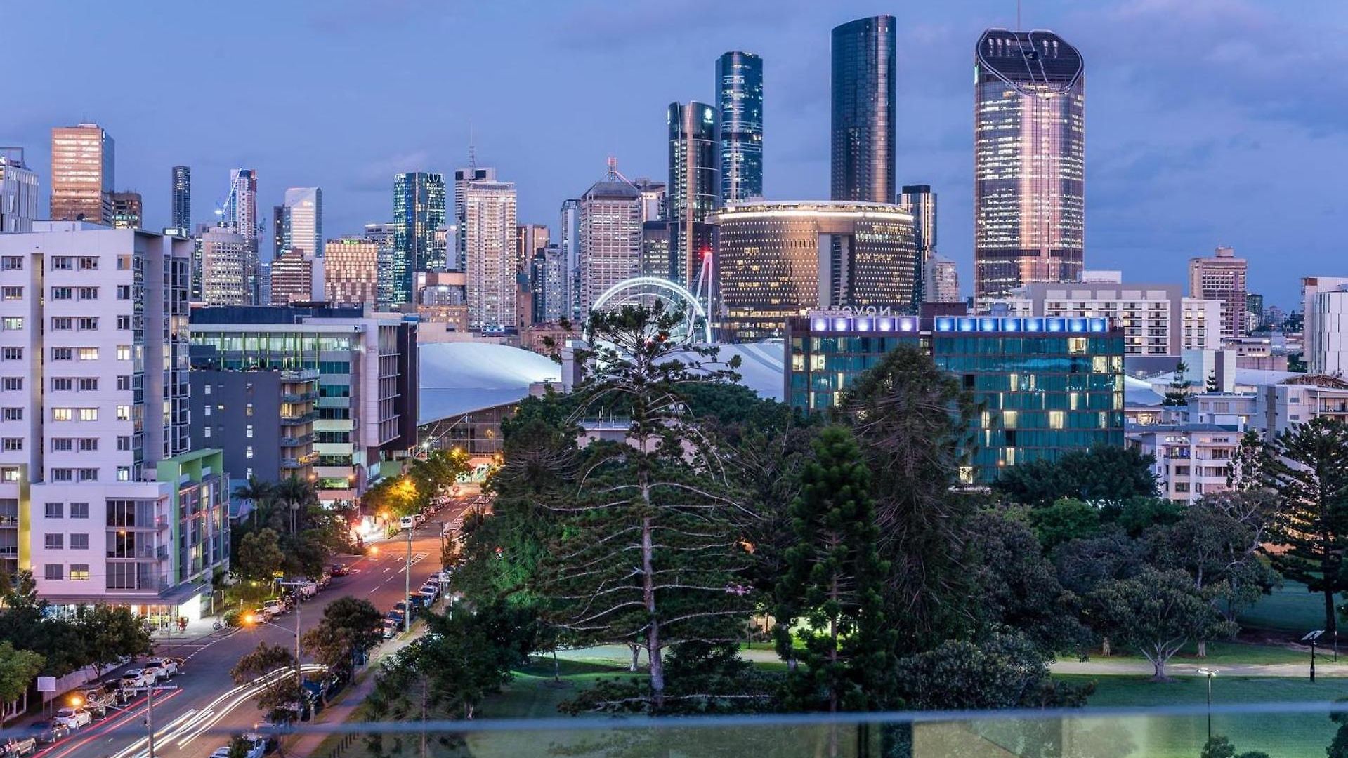 Russell St Retreat Stunning & Park Views