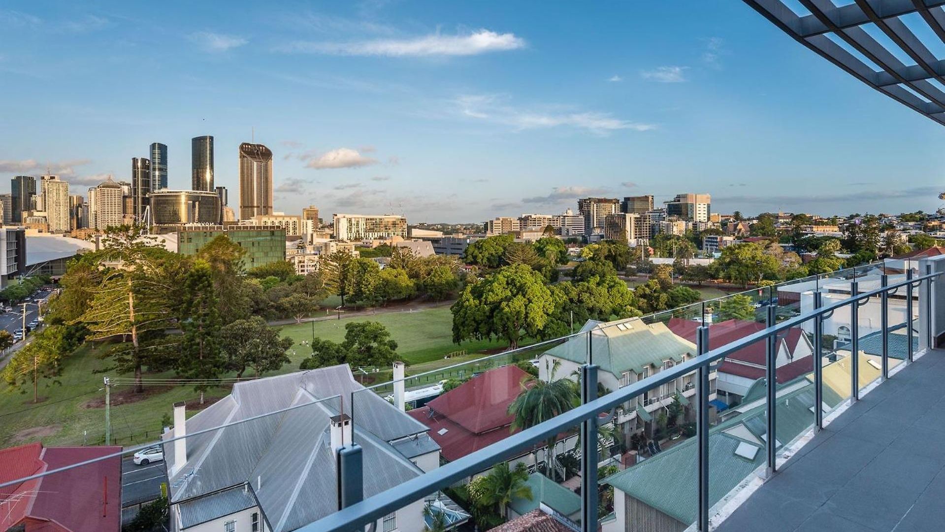 Russell St Retreat Stunning & Park Views Apartment