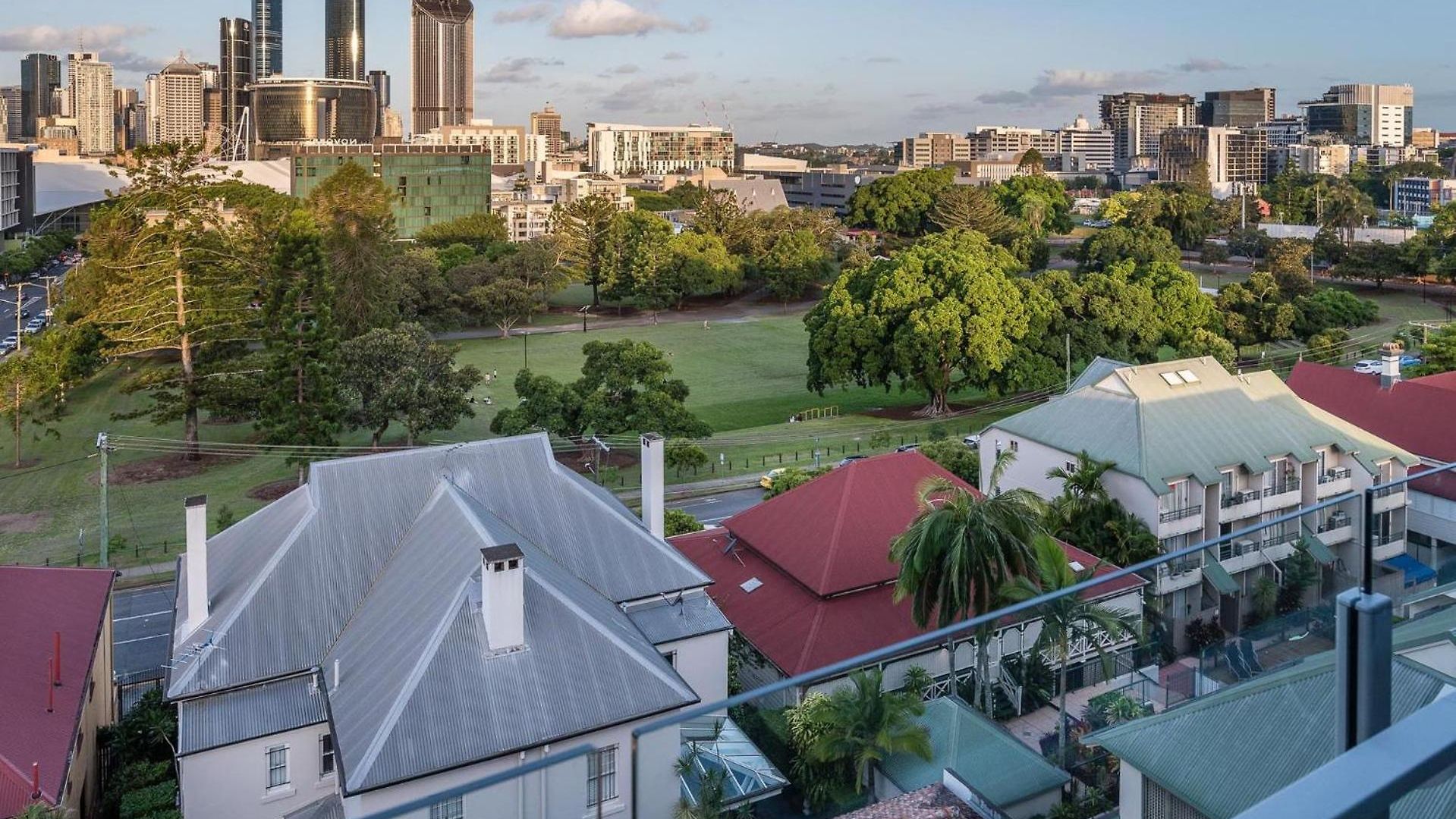 Russell St Retreat Stunning & Park Views Apartment