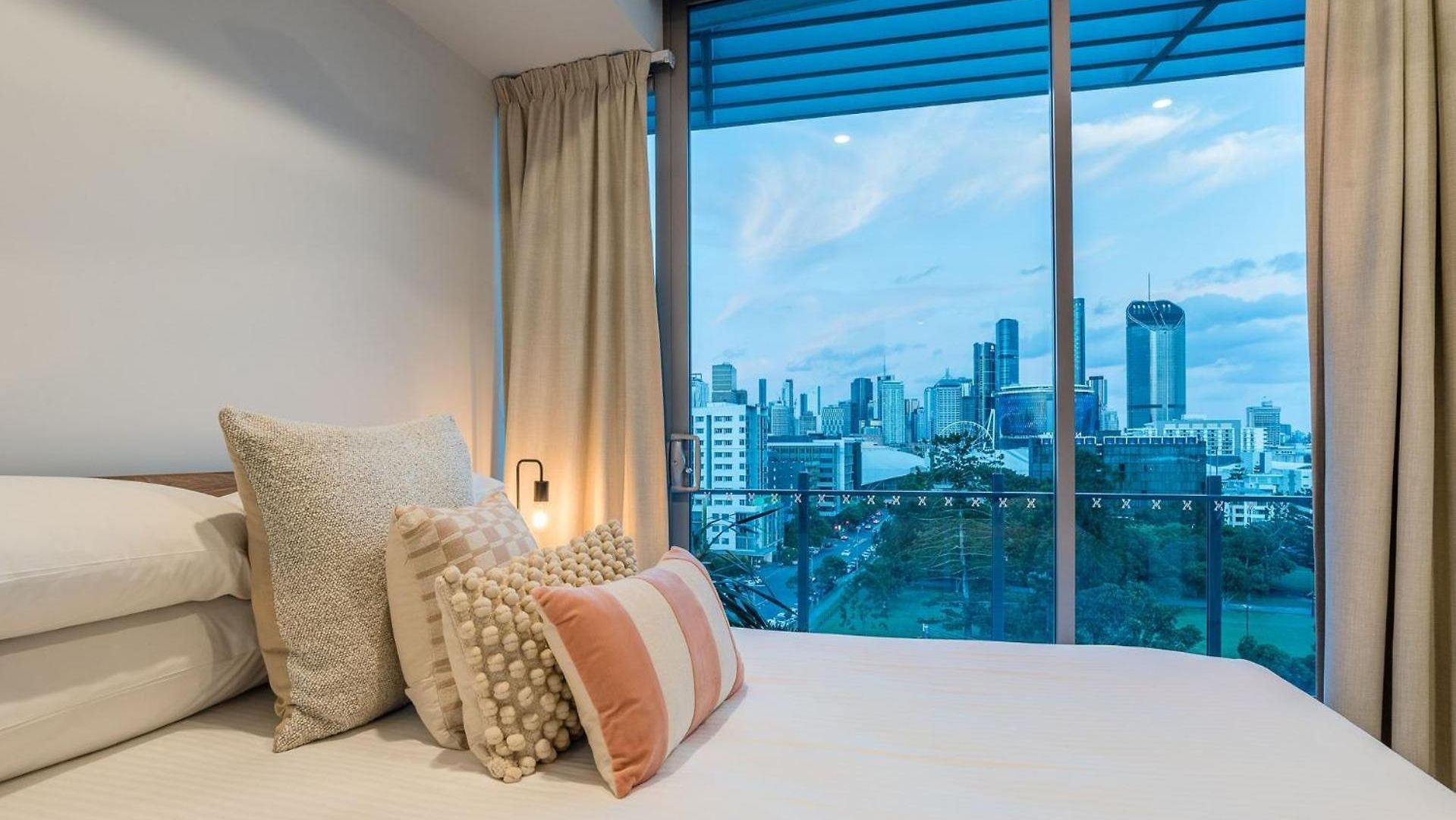 Apartment Russell St Retreat Stunning & Park Views Brisbane