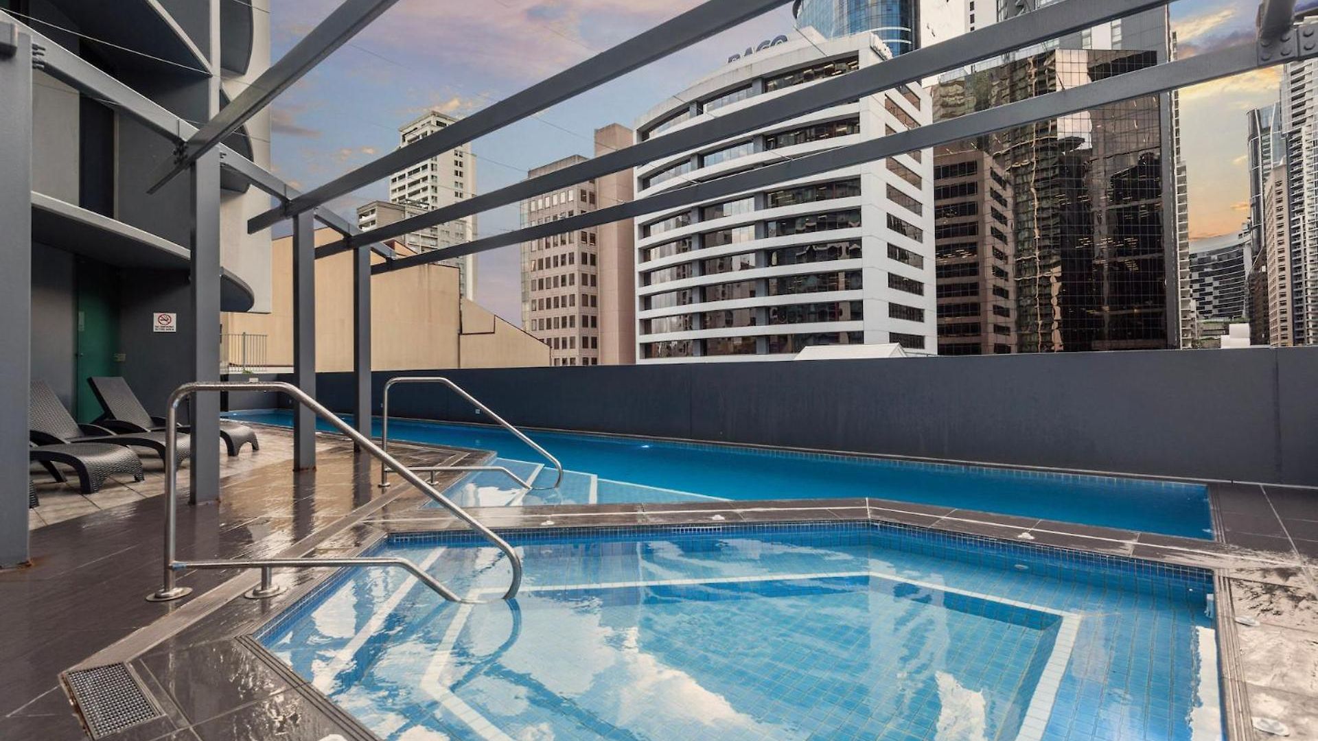 Apartment A Touch Of Class - 2bed-2bath-1car-balcony-views - Cbd *