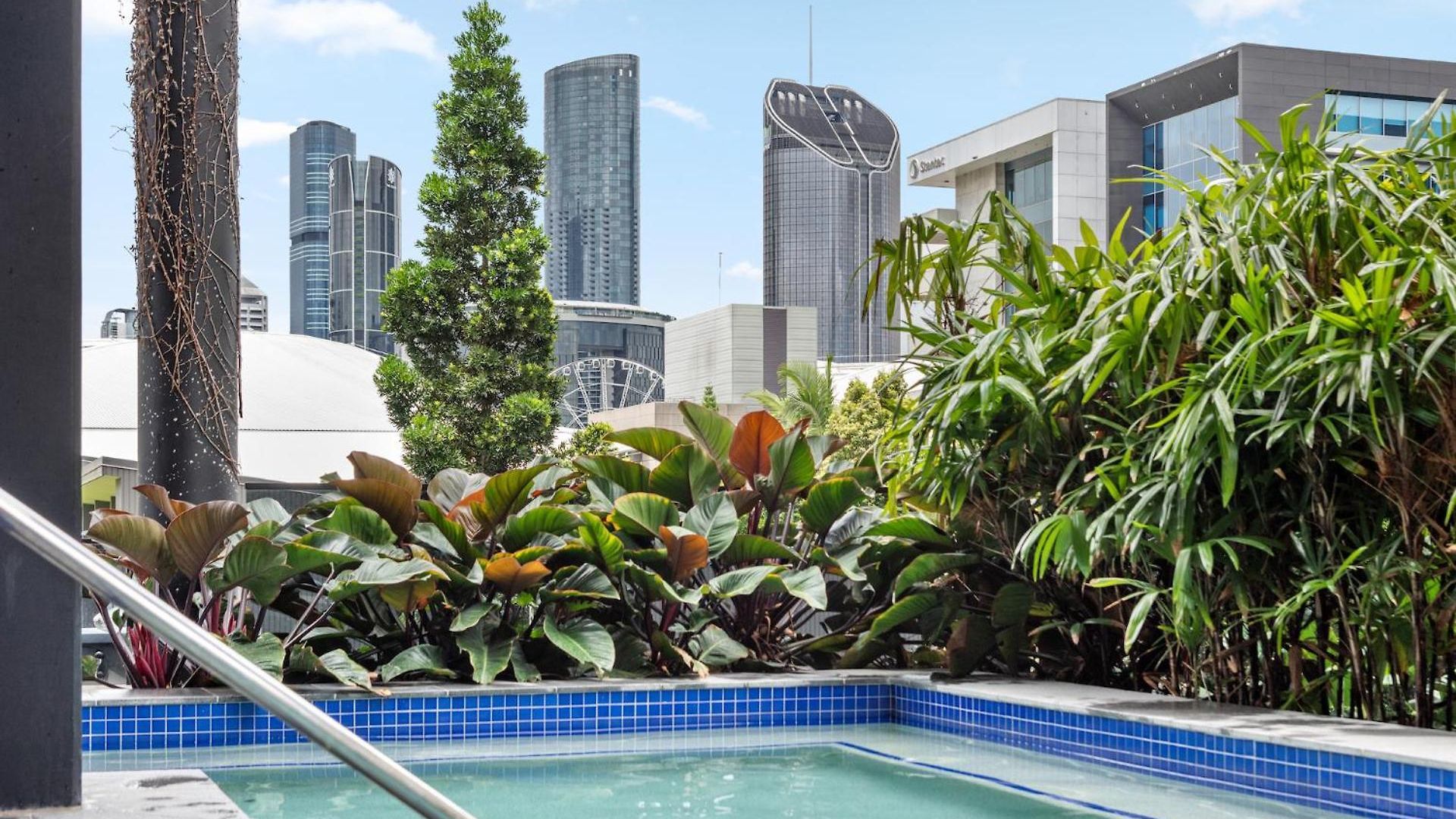 South Bank Sleek - 1bed-1bath-1car-balcony *
