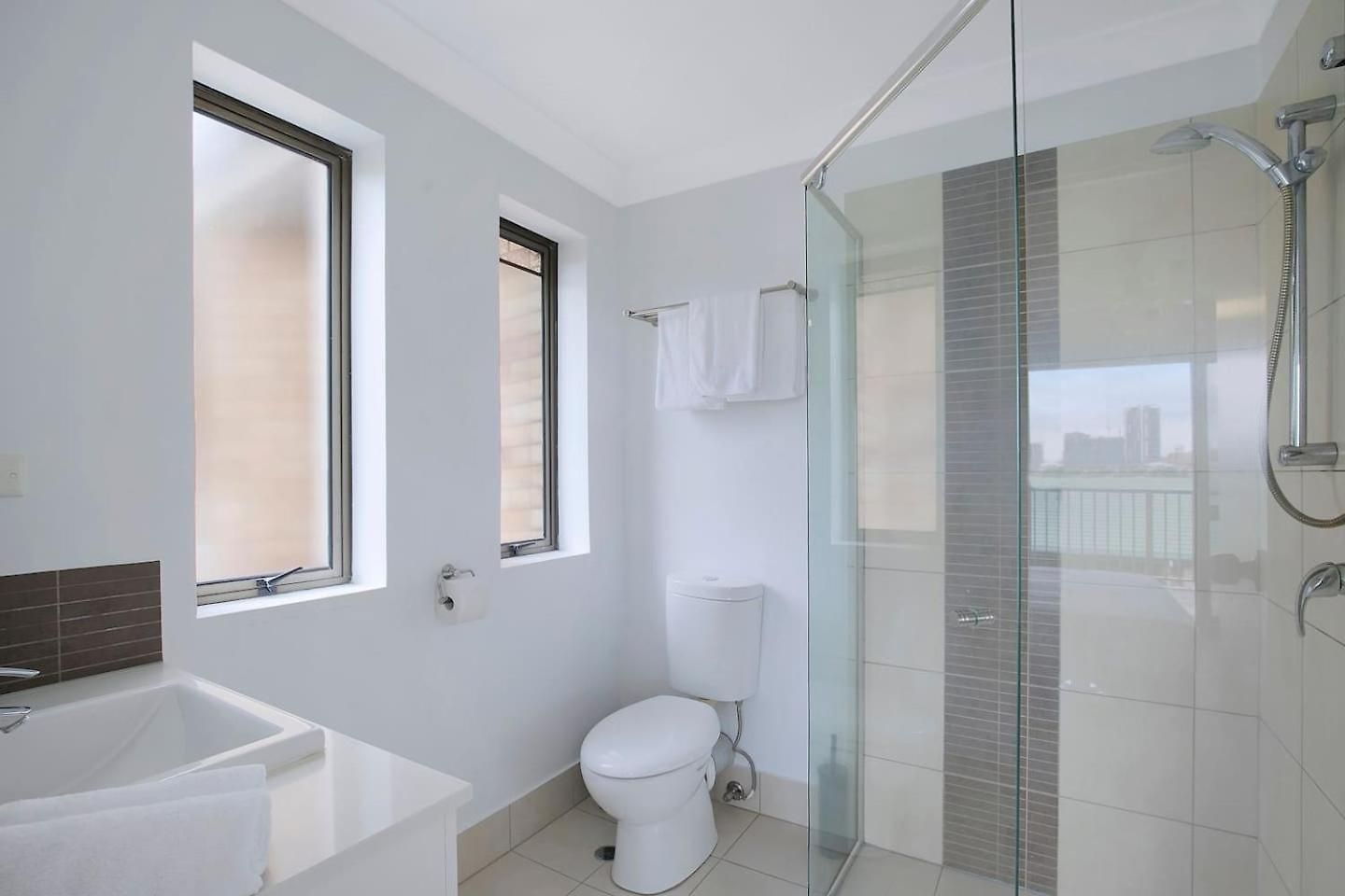 The Poolside Perch - A Breezy Balcony Gem Apartment Brisbane
