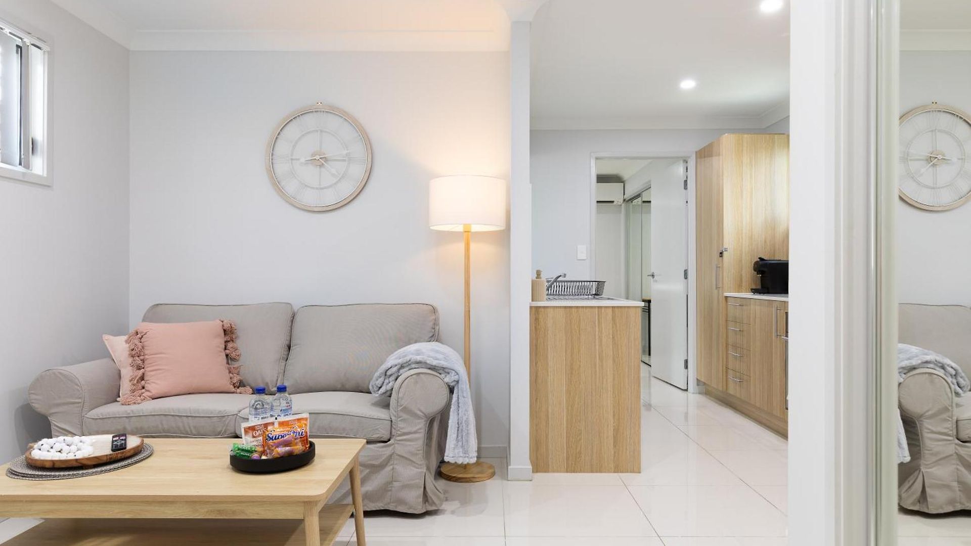 Smart Self Check-in - Freney Park Apartment *
